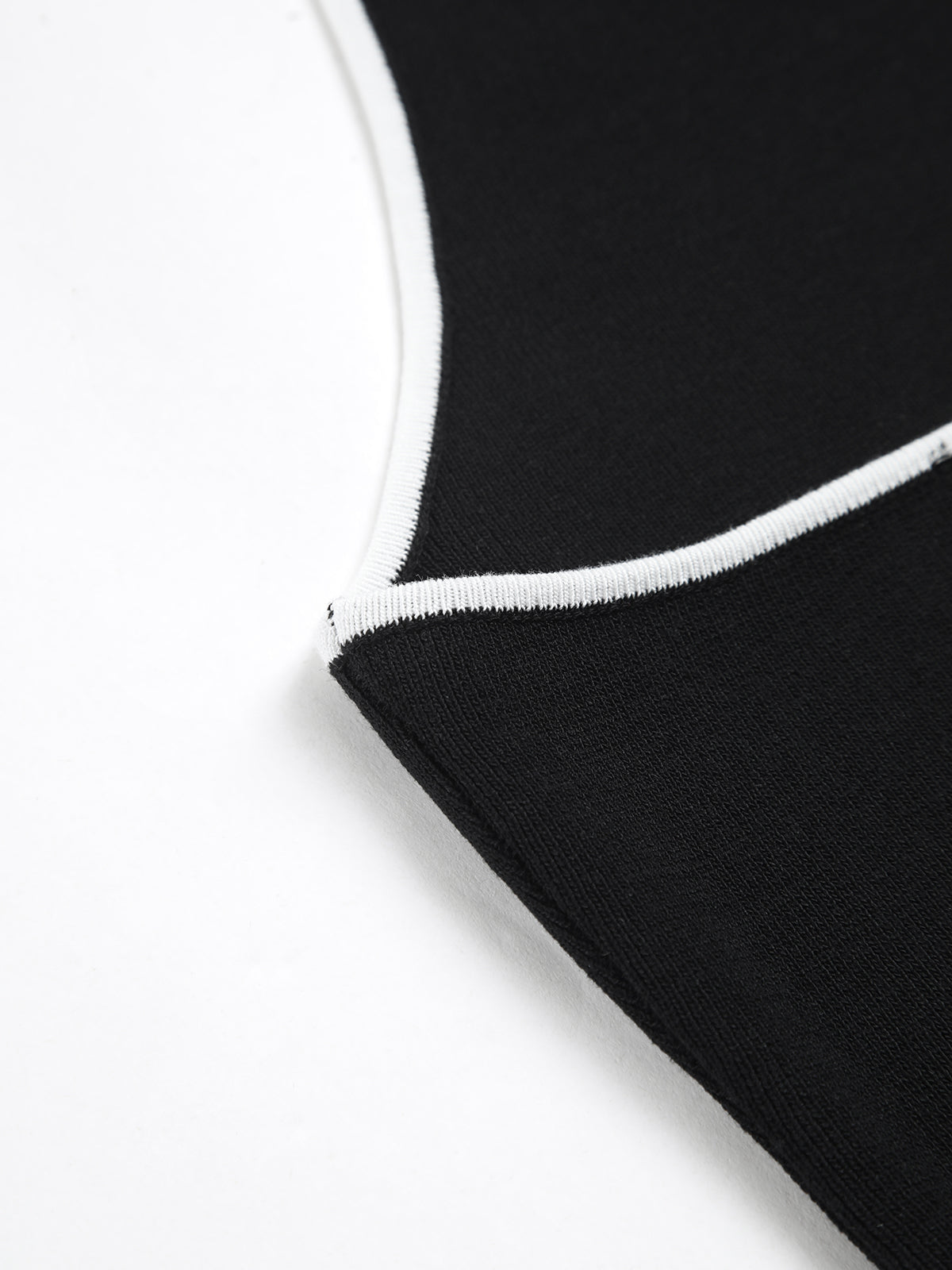 Contrast Trim Open Back Knit Top-Chicvia