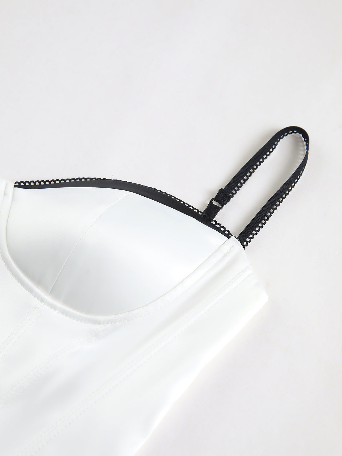 Contrast Binding Cami Top-Chicvia