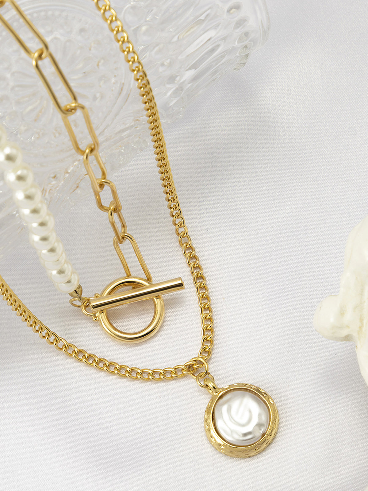 Faux Pearl Disc Pendant Necklace-Chicvia