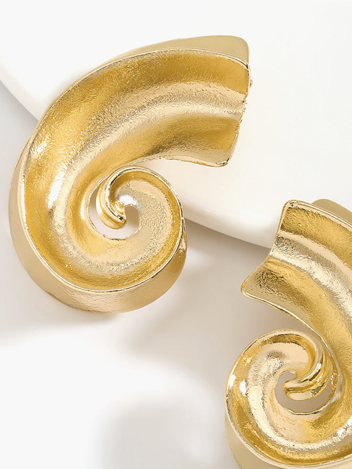 Conch Stud Earrings-Chicvia