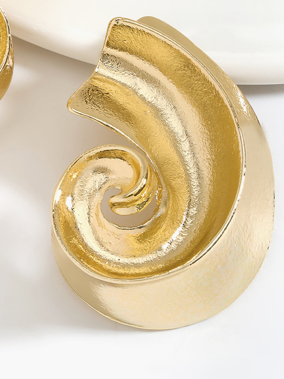 Conch Stud Earrings-Chicvia