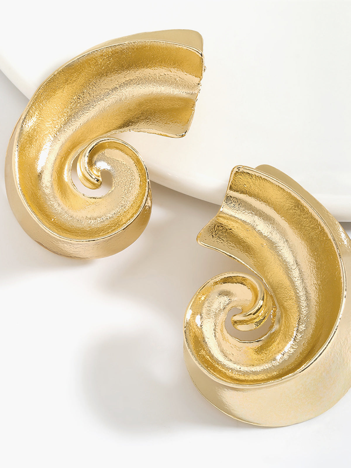 Conch Stud Earrings-Chicvia