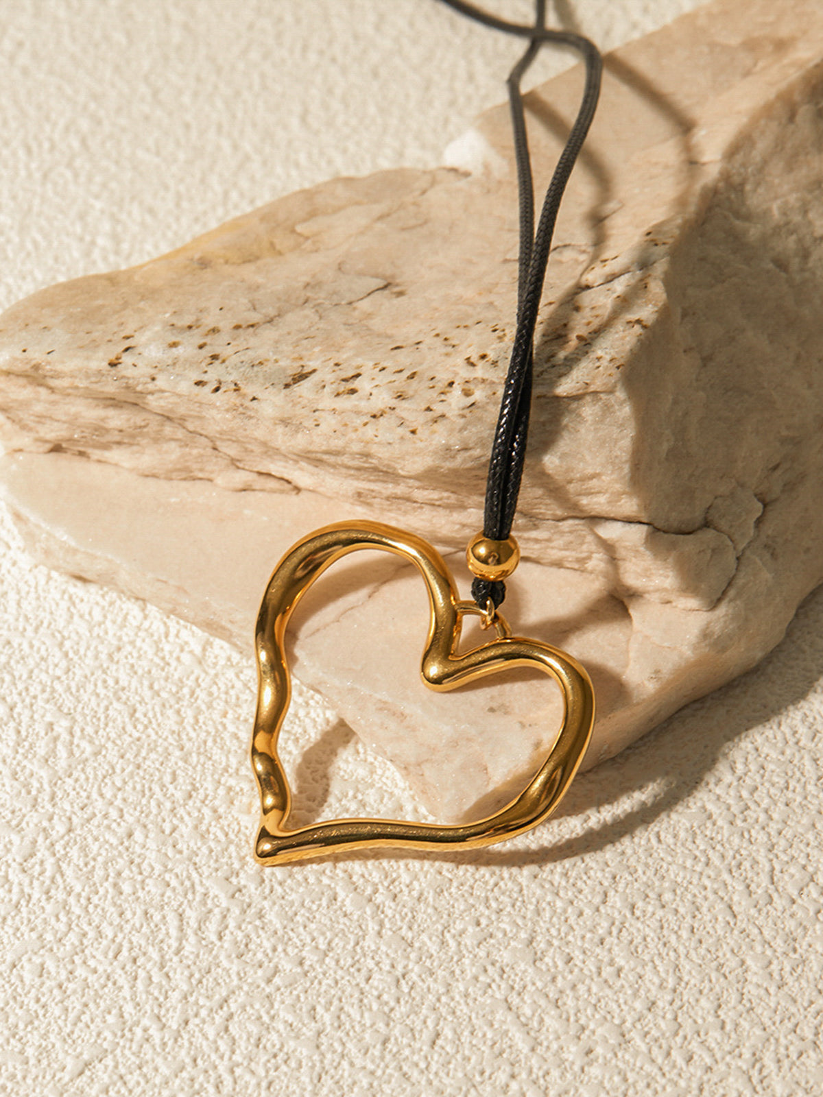 Hollow Out Love Heart Necklace-Chicvia