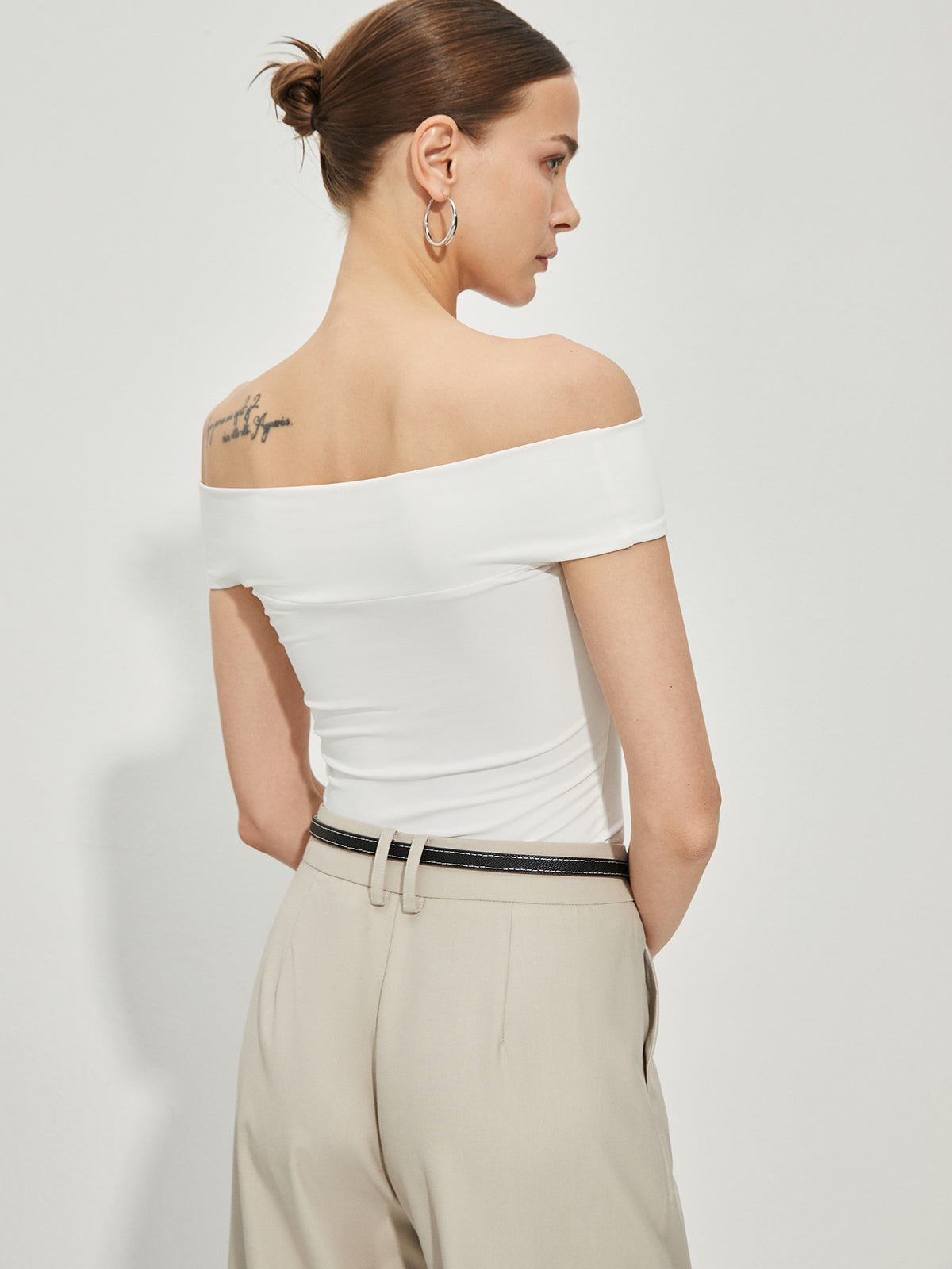 Elegant Off-Shoulder T-Shirts-Chicvia