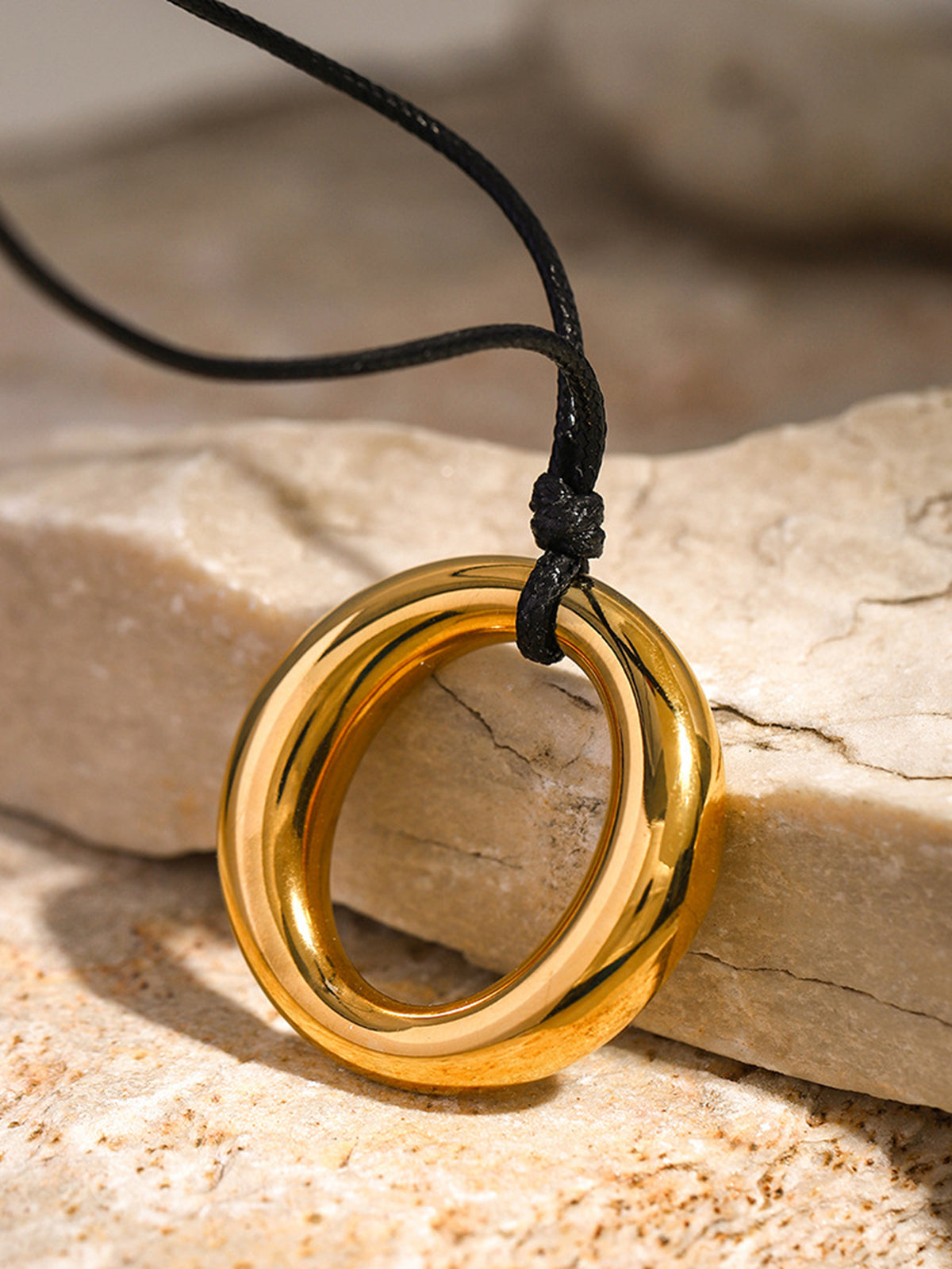 Golden Round Pendant Necklace-Chicvia