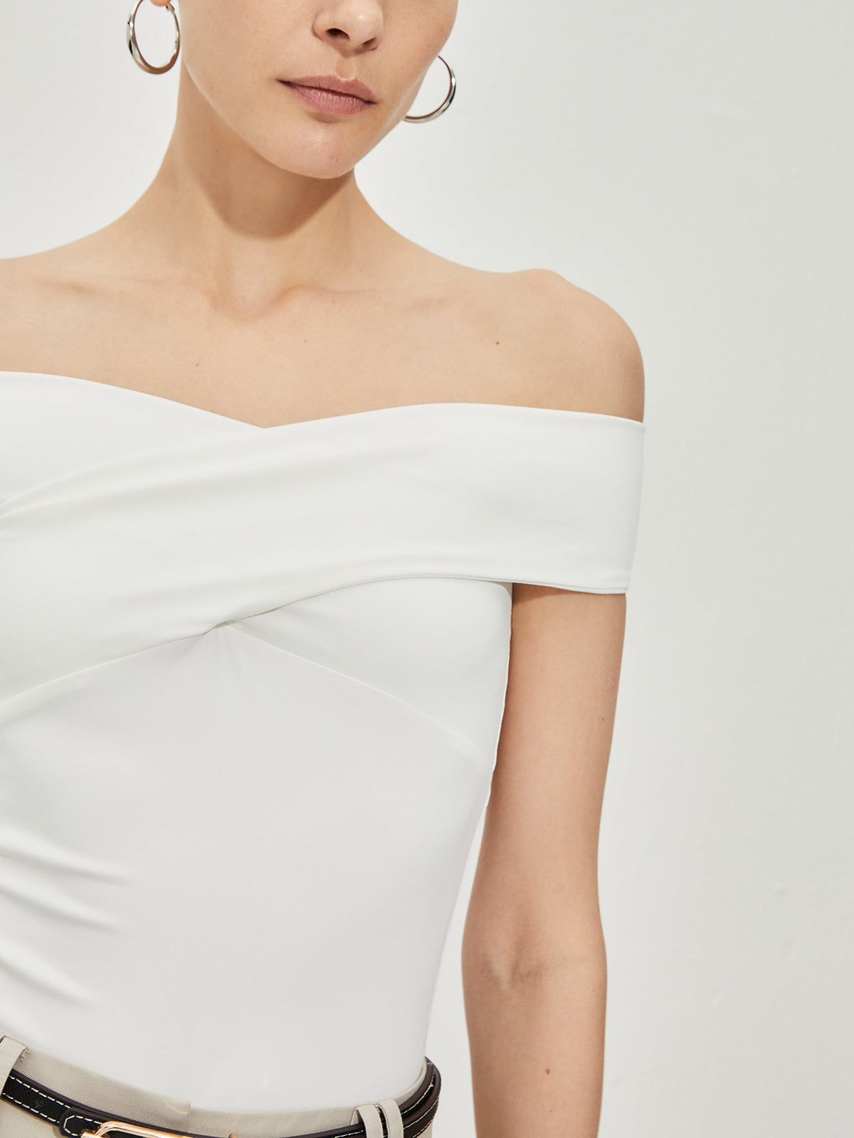 Elegant Off-Shoulder T-Shirts-Chicvia