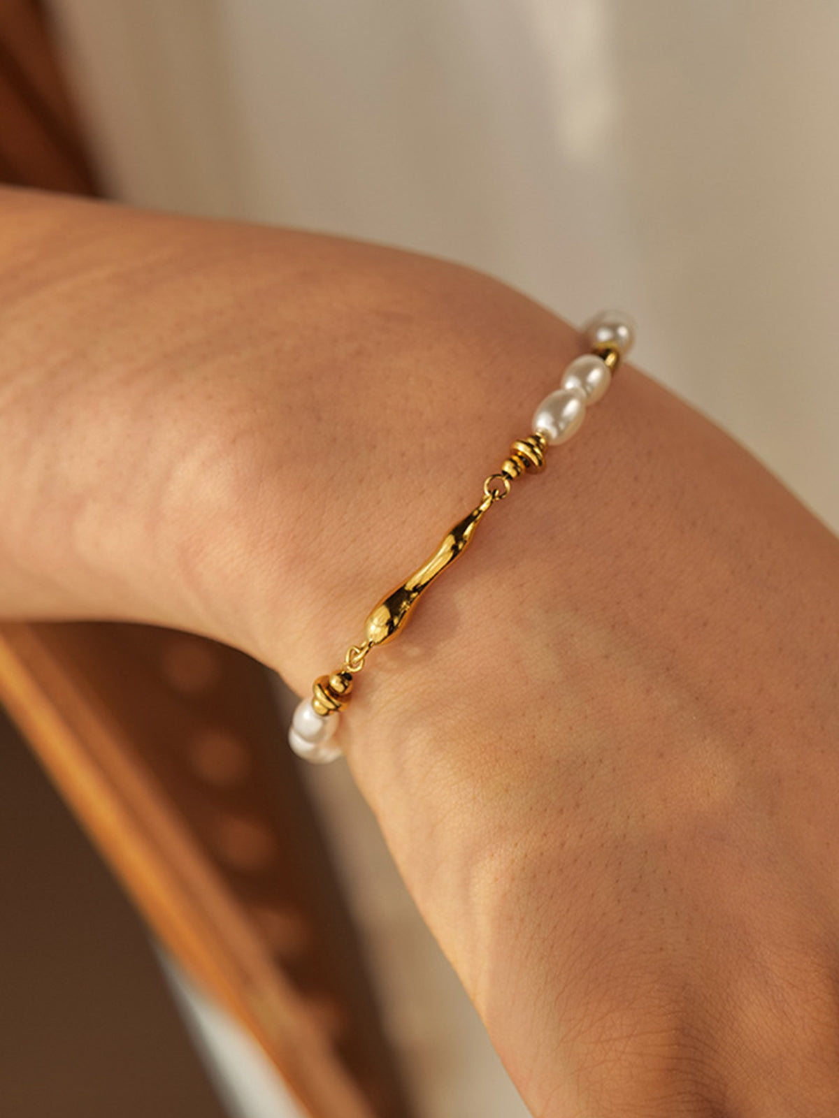 Golden Ripple Pearl Bracelet-Chicvia