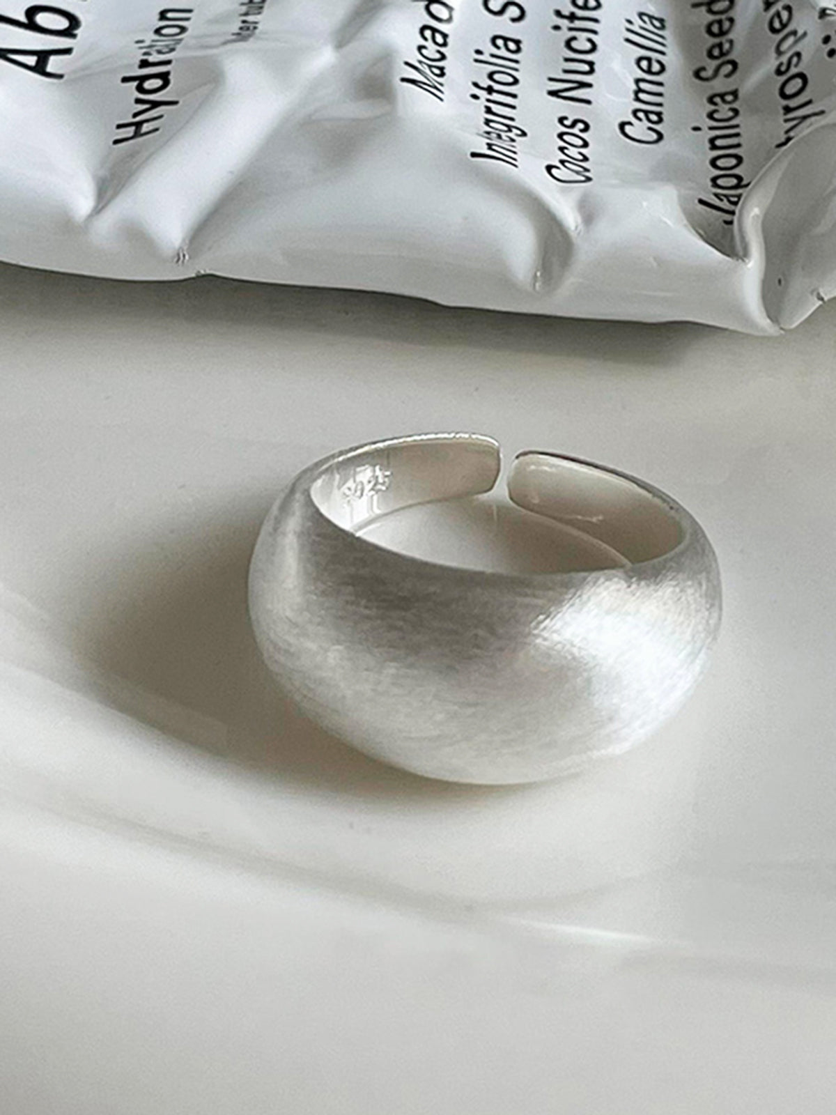 Minimalist Oval Brushed Ring-Chicvia