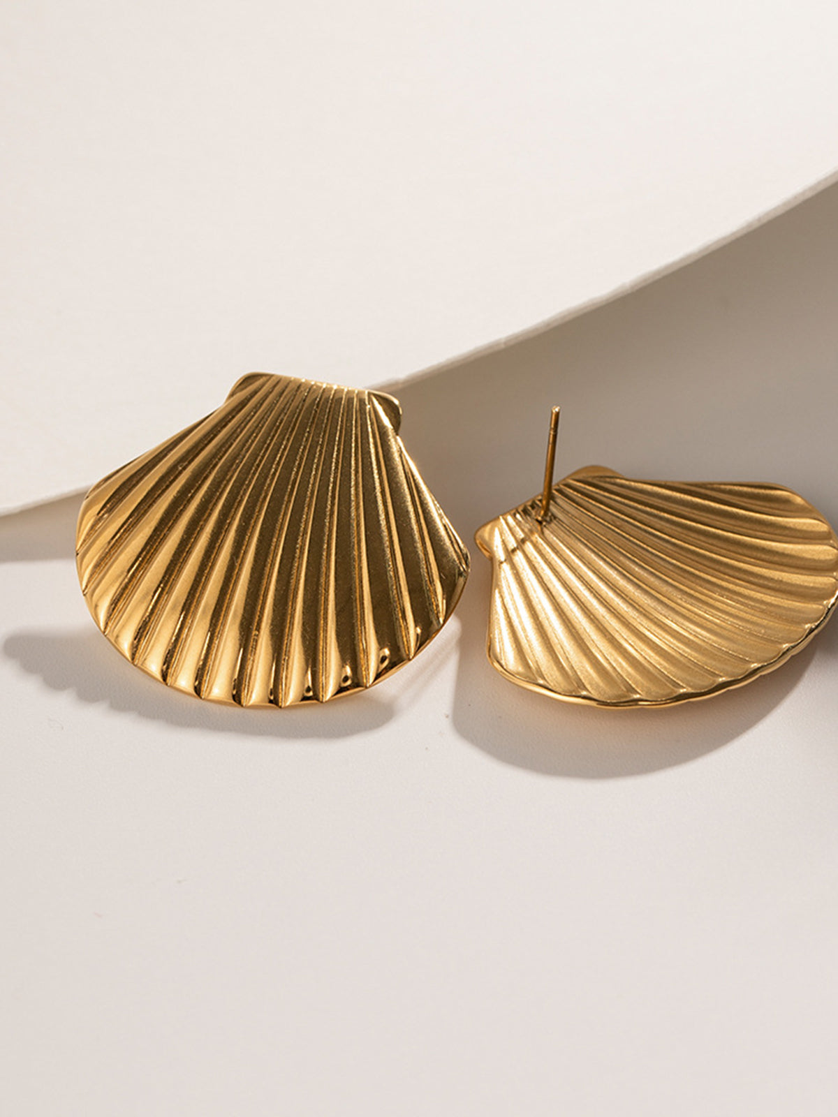 Golden Shell Stud Earrings-Chicvia