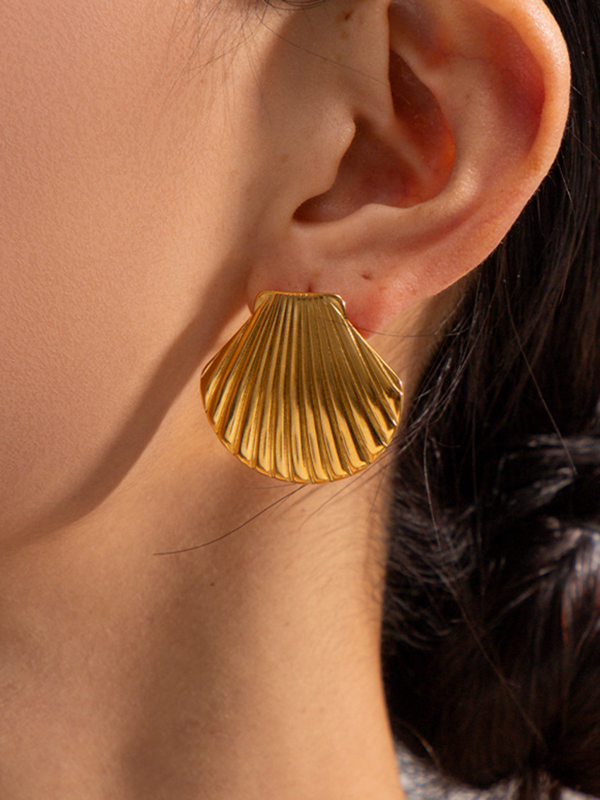 Golden Shell Stud Earrings-Chicvia