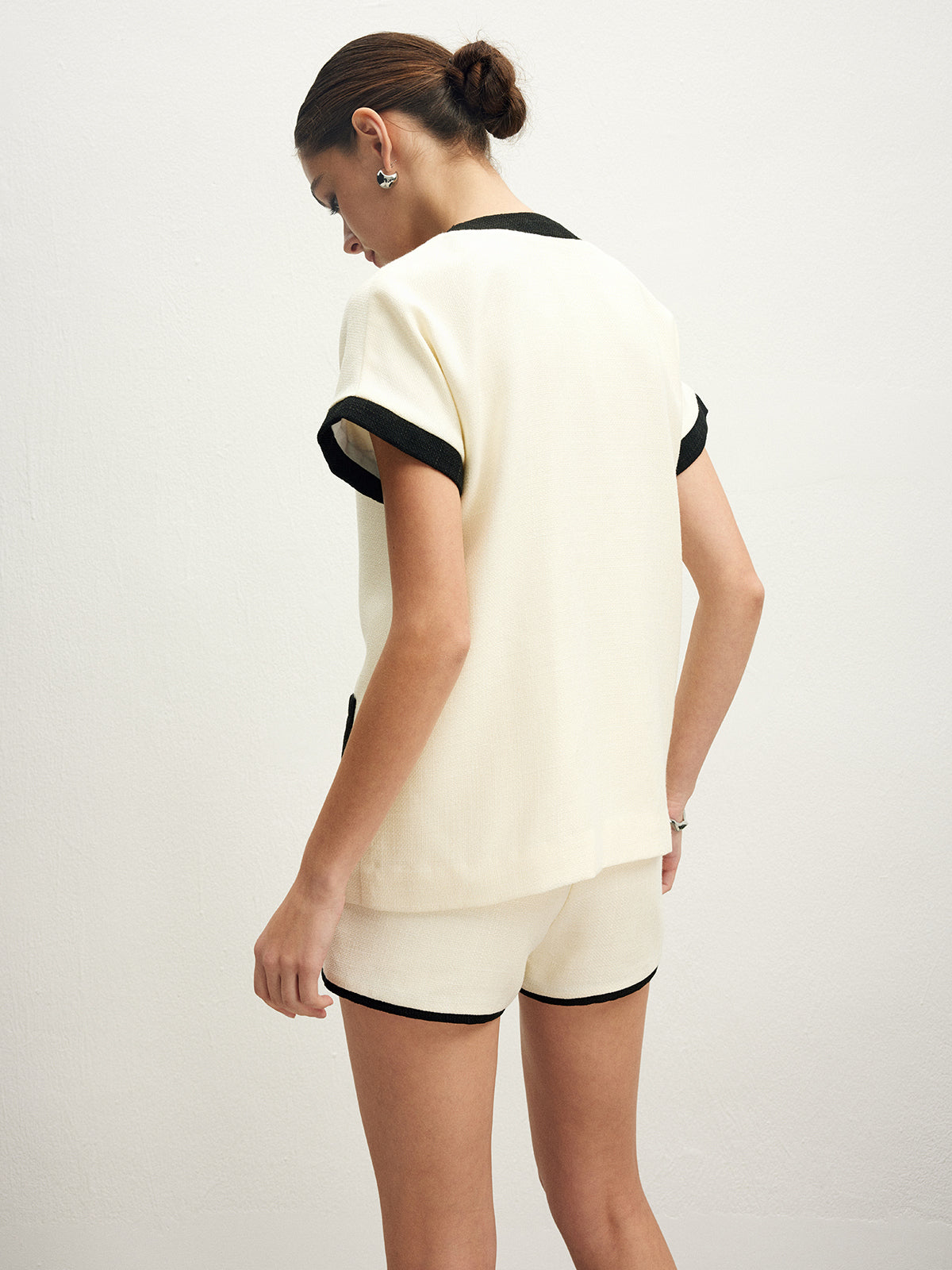 Contrast Binding Pockets Shorts-Chicvia