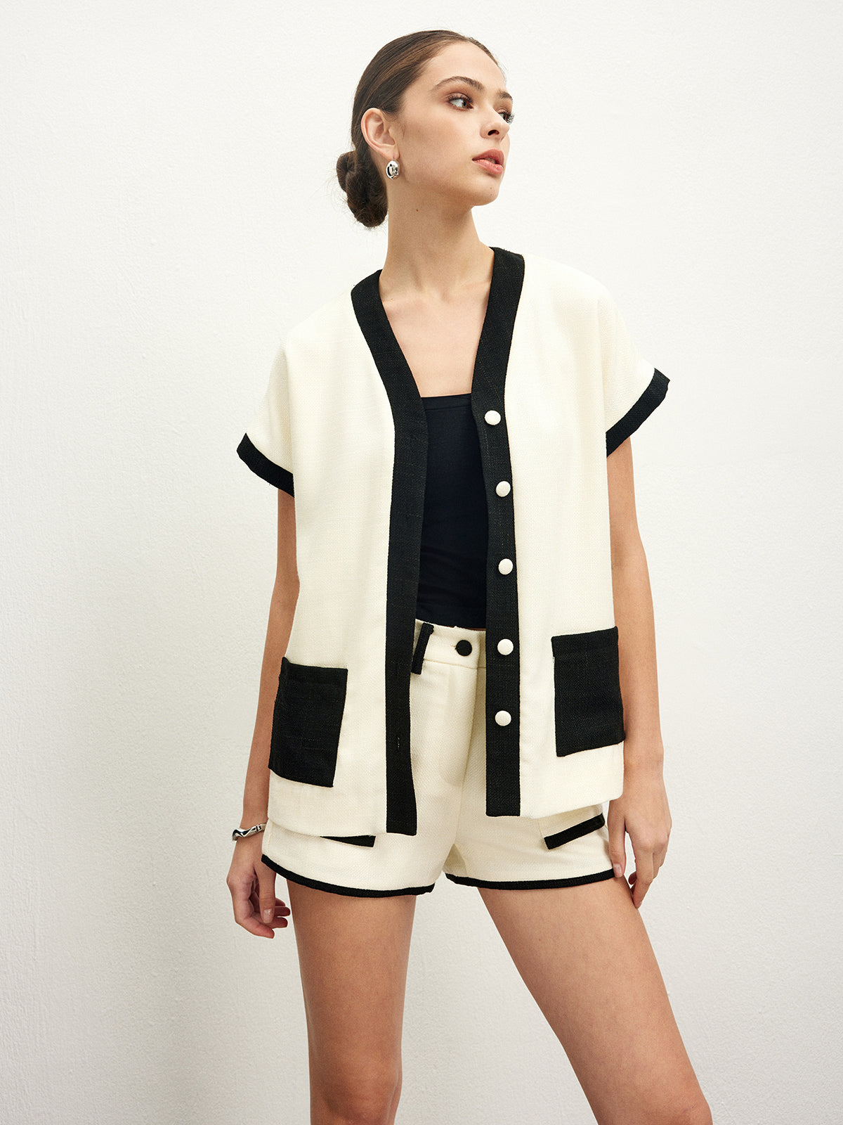 Contrast Binding Pockets Shorts-Chicvia