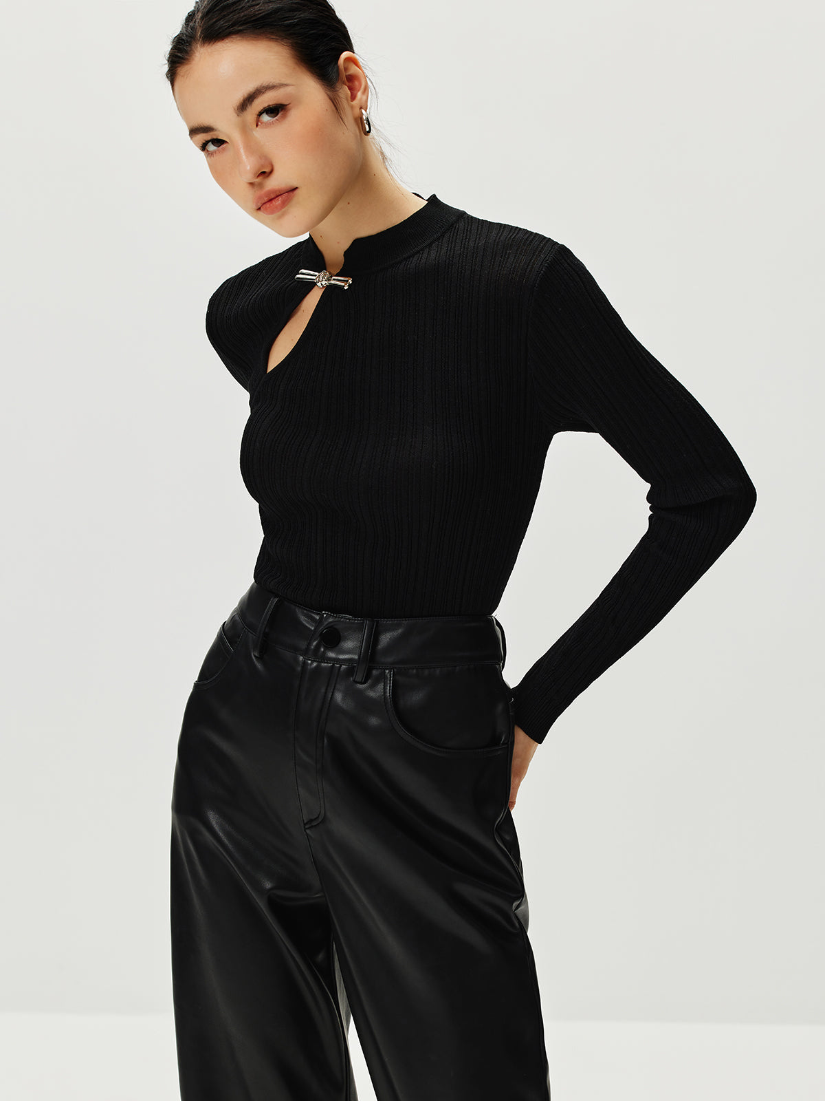 Ribbed Metal Knotted Sweater-Chicvia