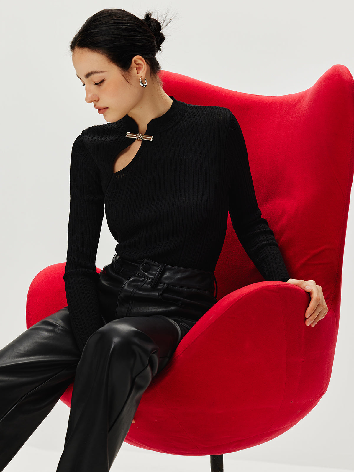 Ribbed Metal Knotted Sweater-Chicvia