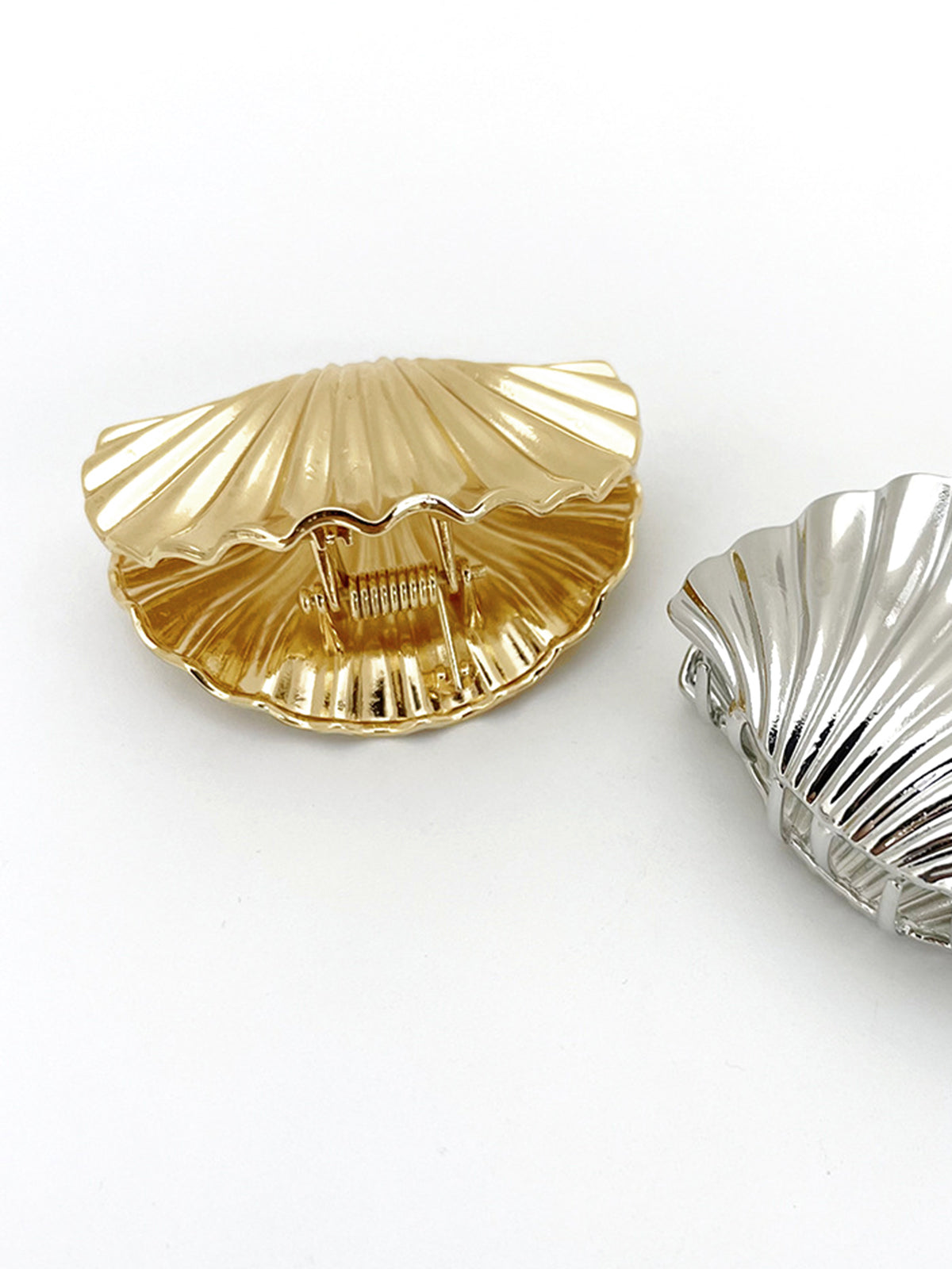 Golden Shell Hair Claw-Chicvia