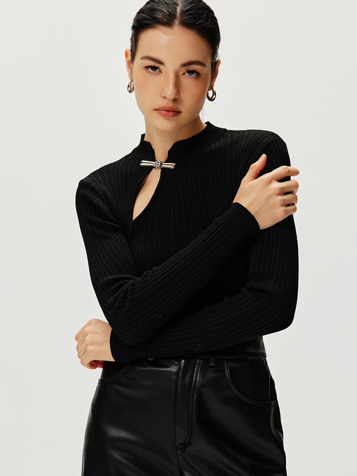 Ribbed Metal Knotted Sweater-Chicvia