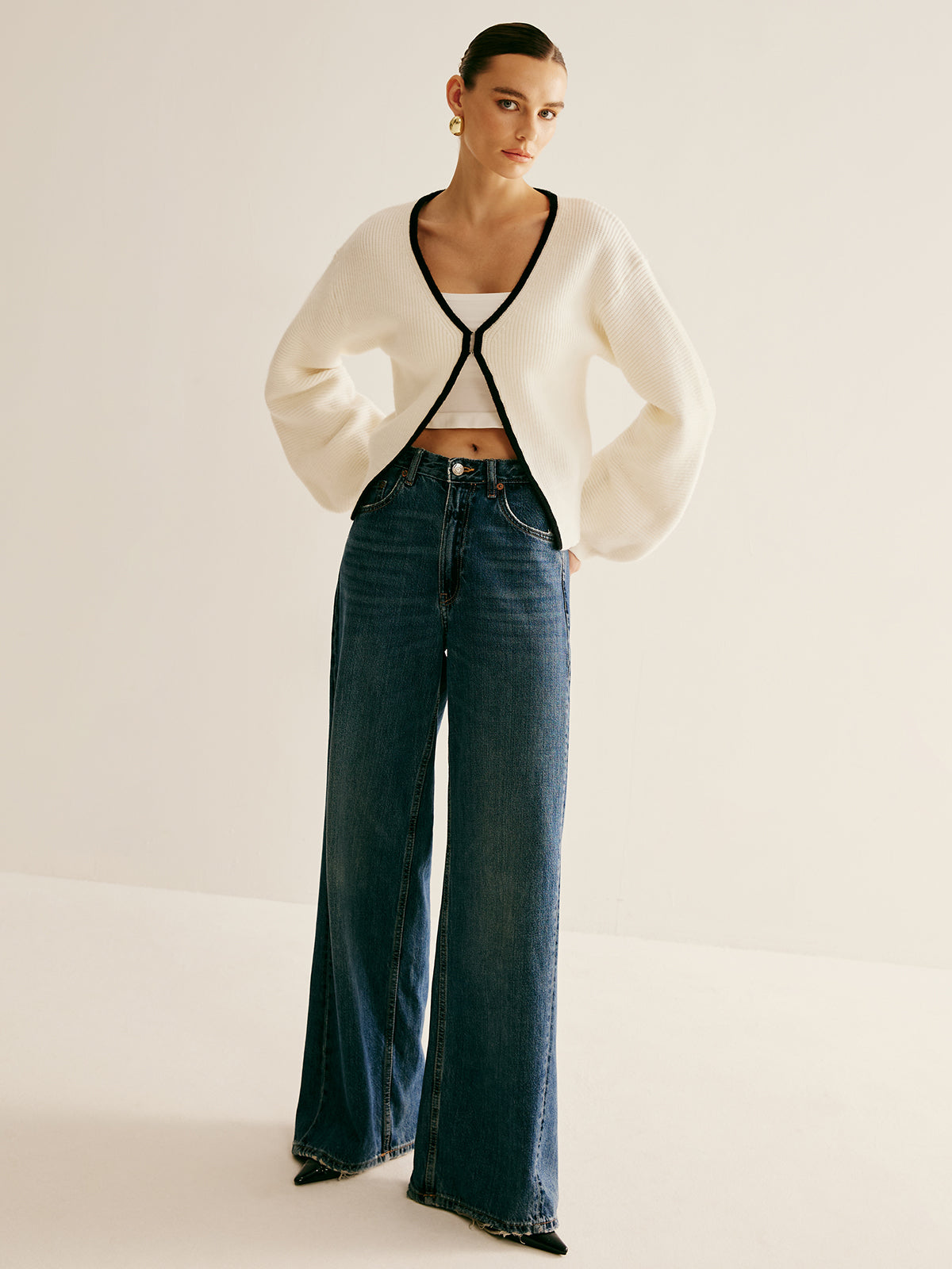 Oversized Contrast Trim Clasp Knit Outwear-Chicvia