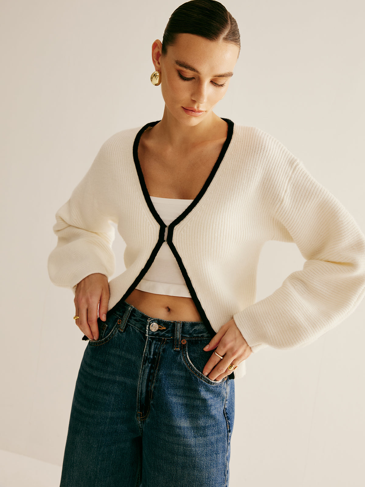 Oversized Contrast Trim Clasp Knit Outwear-Chicvia