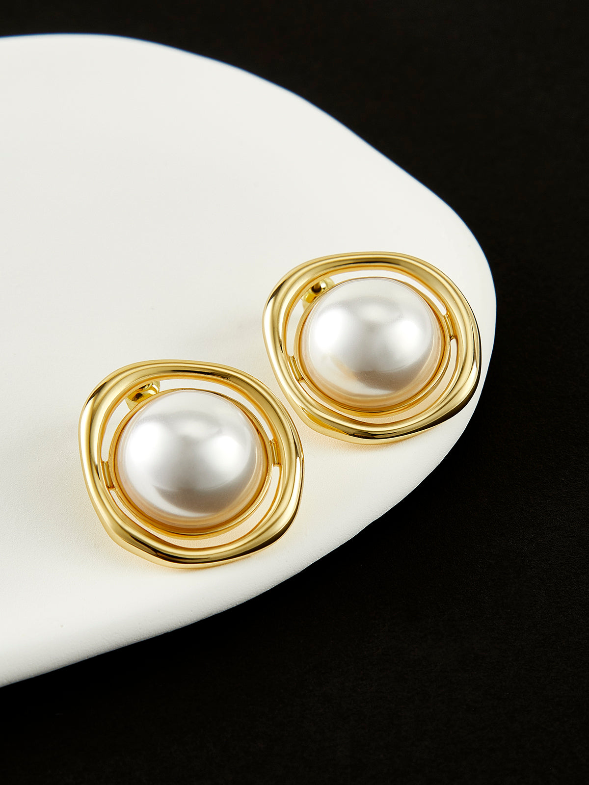 Golden Edge Pearl Stud Earrings-Chicvia