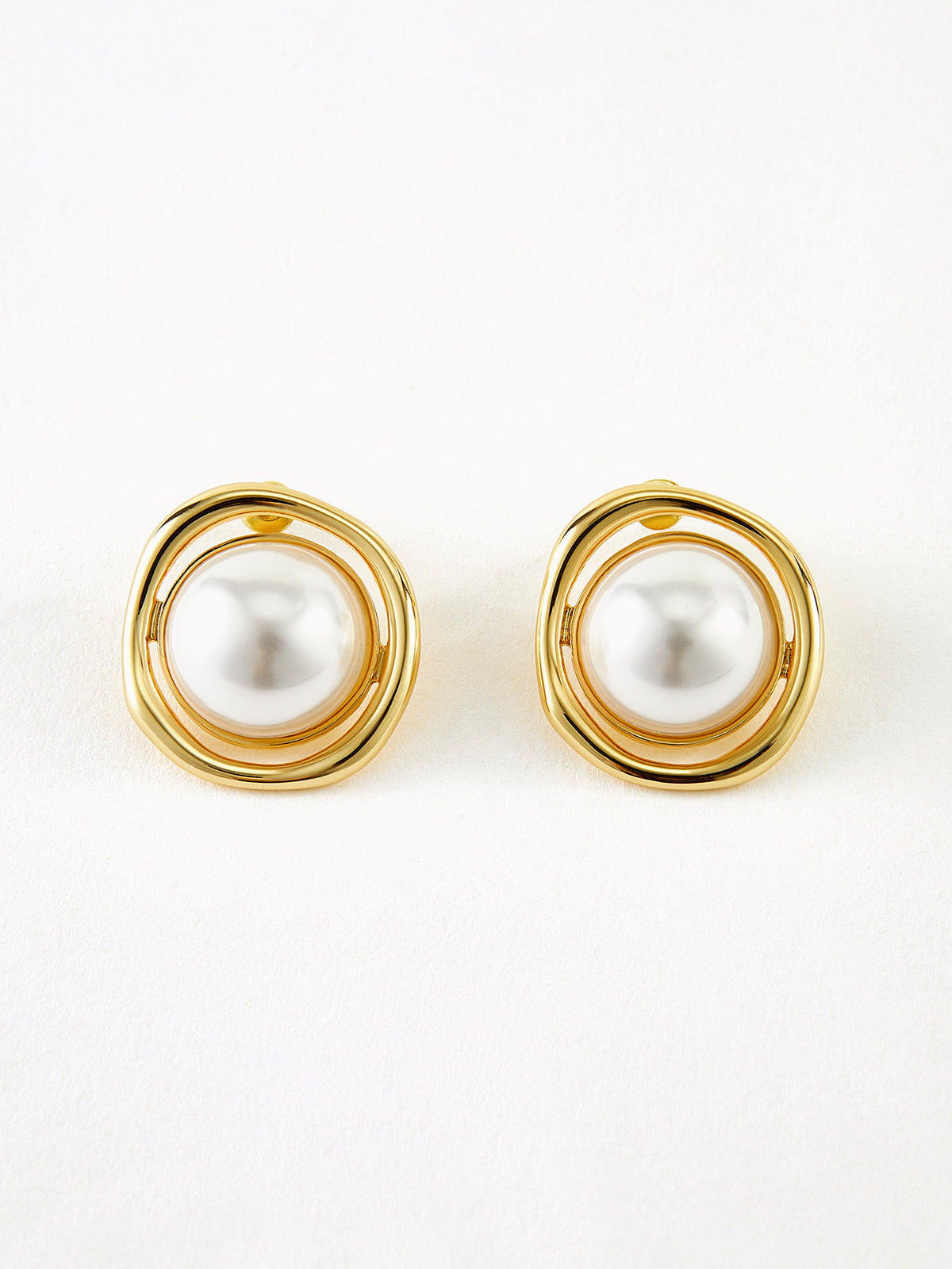 Golden Edge Pearl Stud Earrings-Chicvia