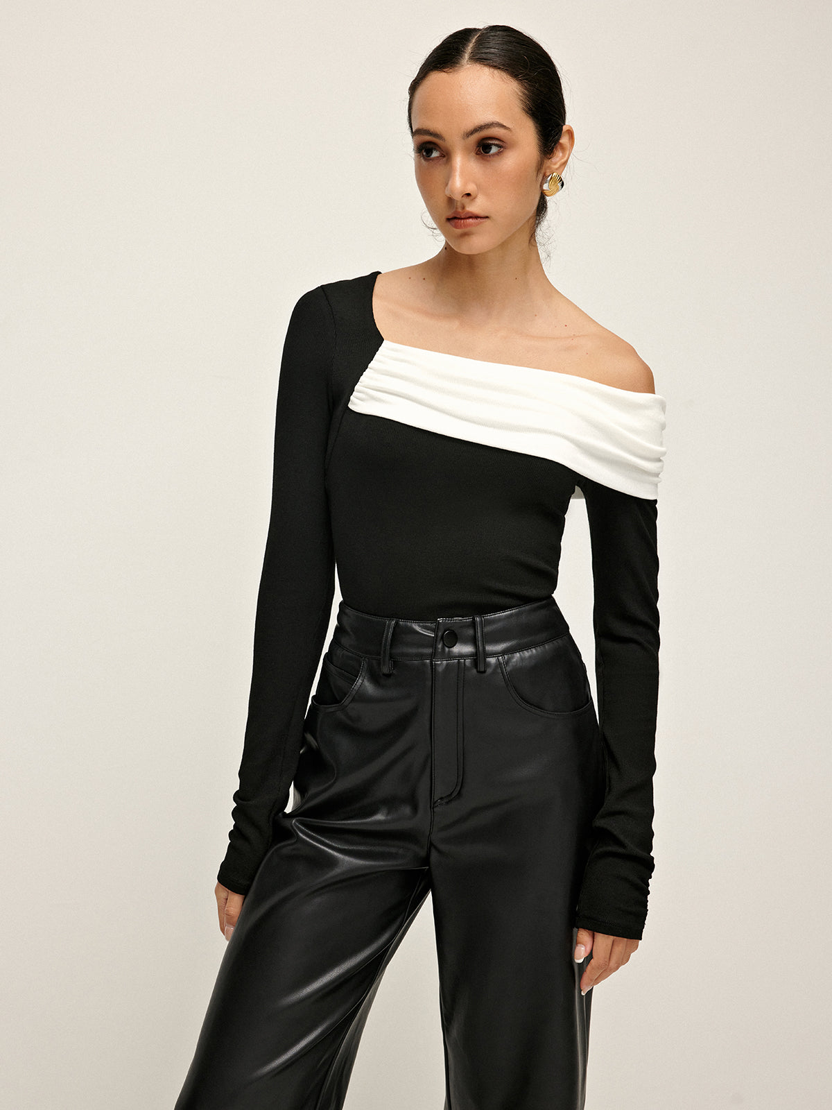 Cold Shoulder Patchwork Pleated T-Shirt-Chicvia