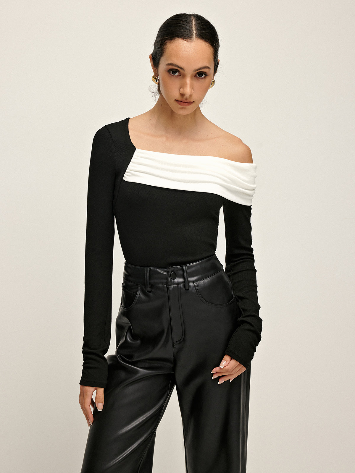 Cold Shoulder Patchwork Pleated T-Shirt-Chicvia