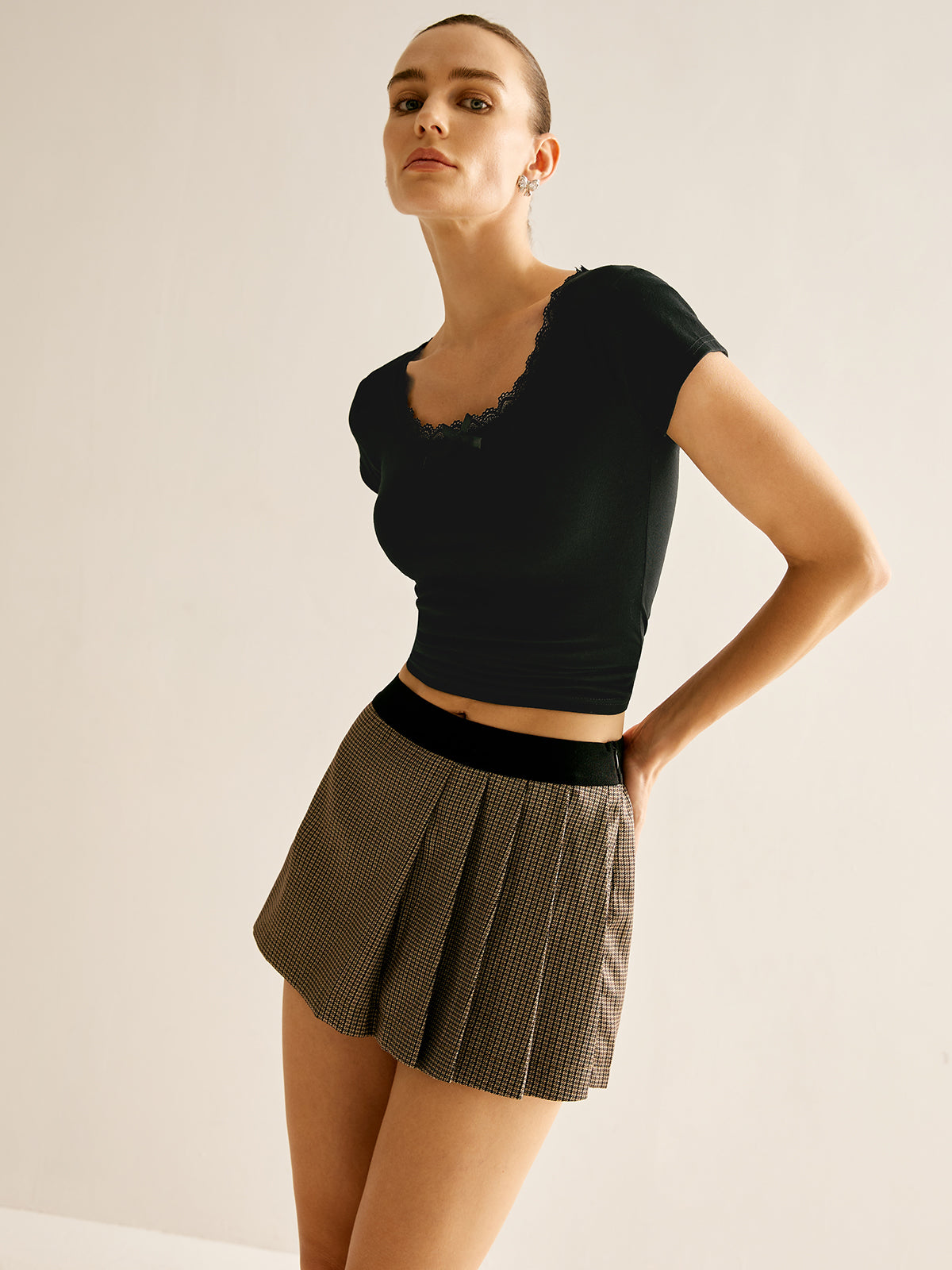 Patchwork Plaid Pleated Shorts-Chicvia