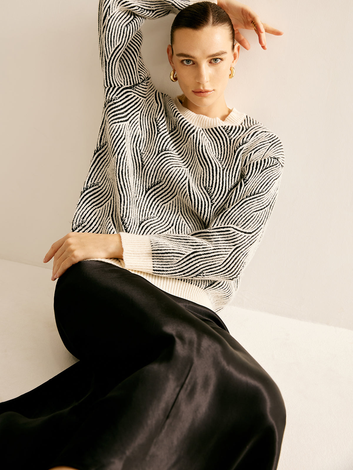 Crew Neck Two Tone Sweater-Chicvia