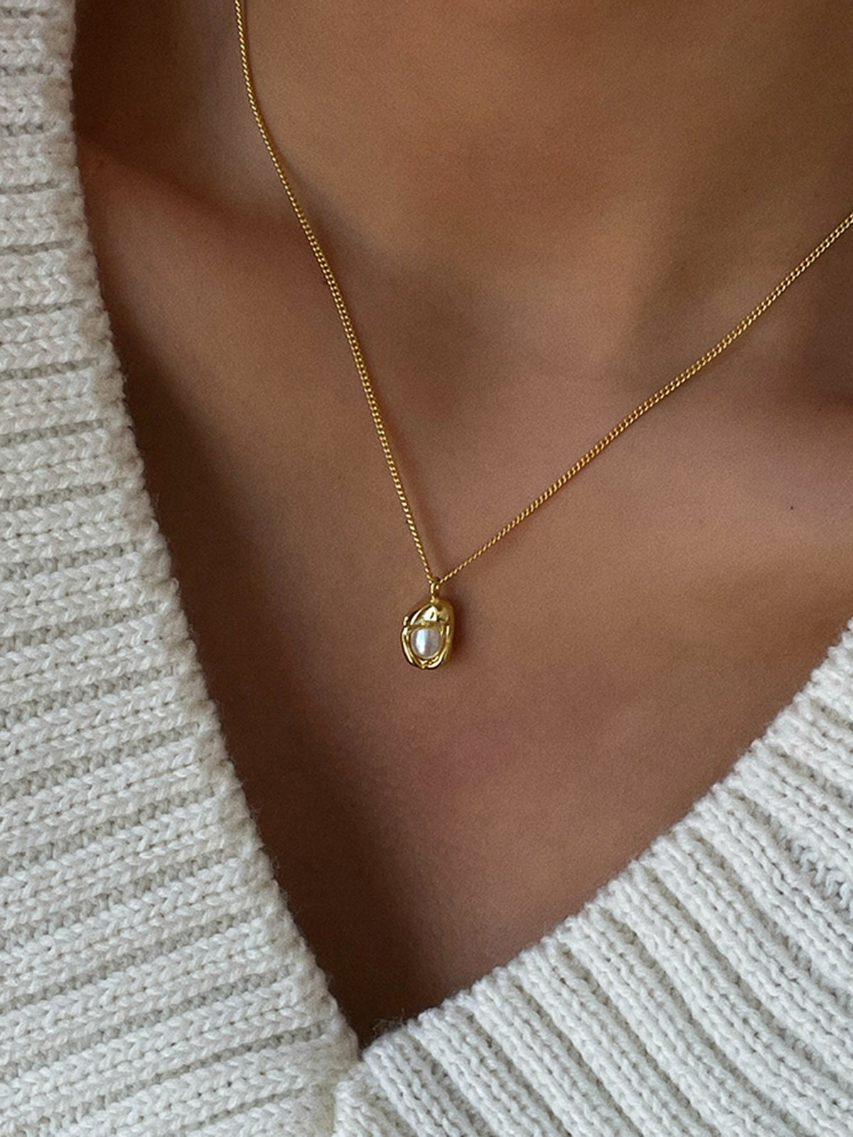 Minimalist Baroque Pearl Pendant Necklace-Chicvia