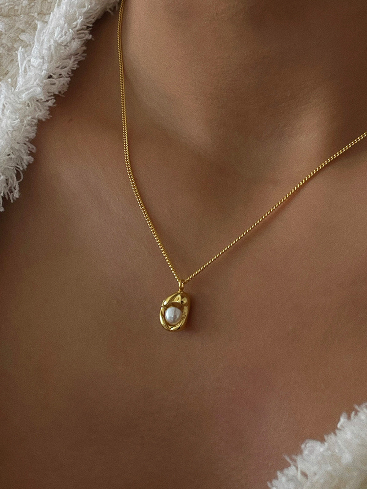 Minimalist Baroque Pearl Pendant Necklace-Chicvia