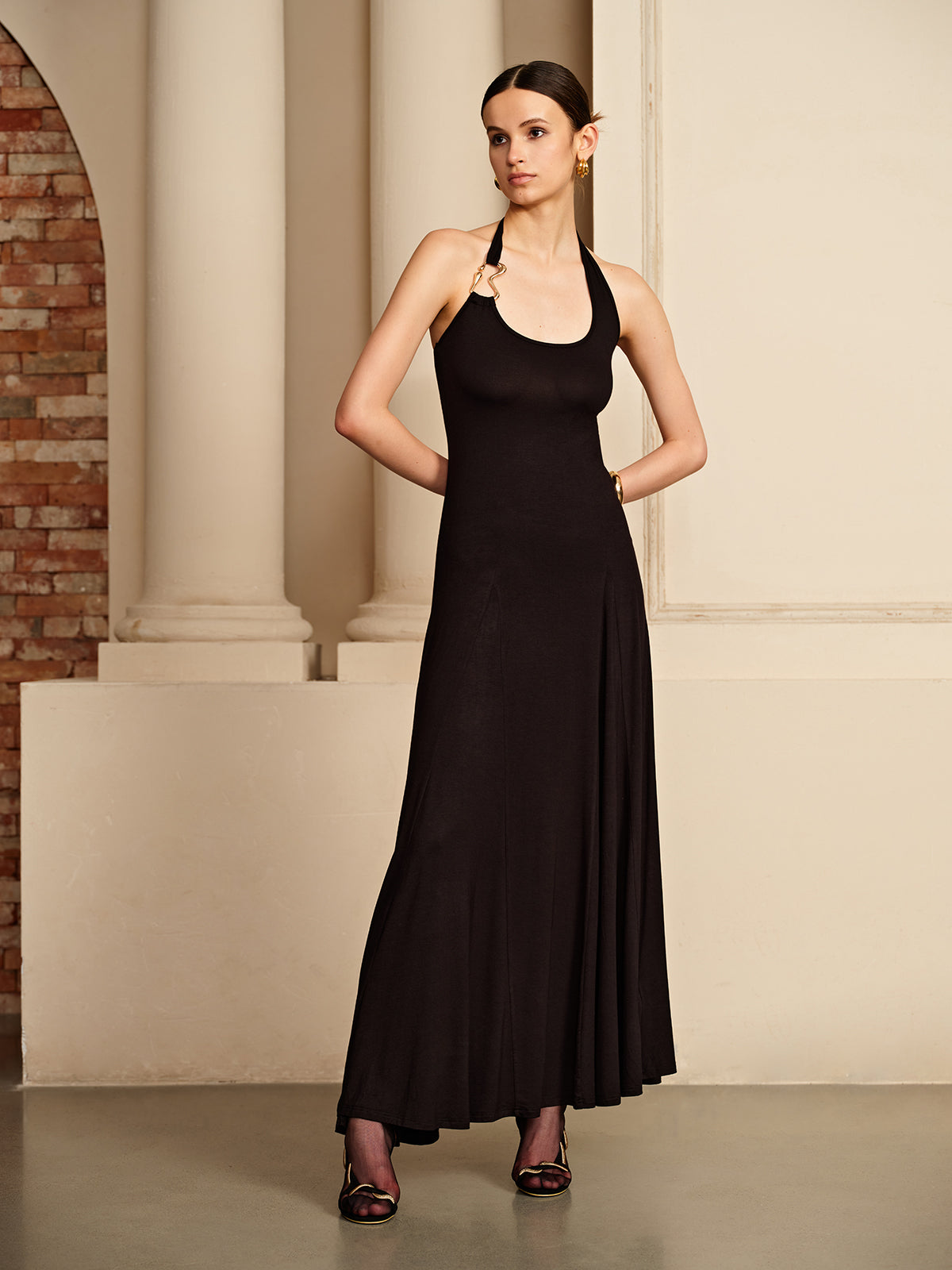 Irregular-Ring Flowy Halter Dress-Chicvia