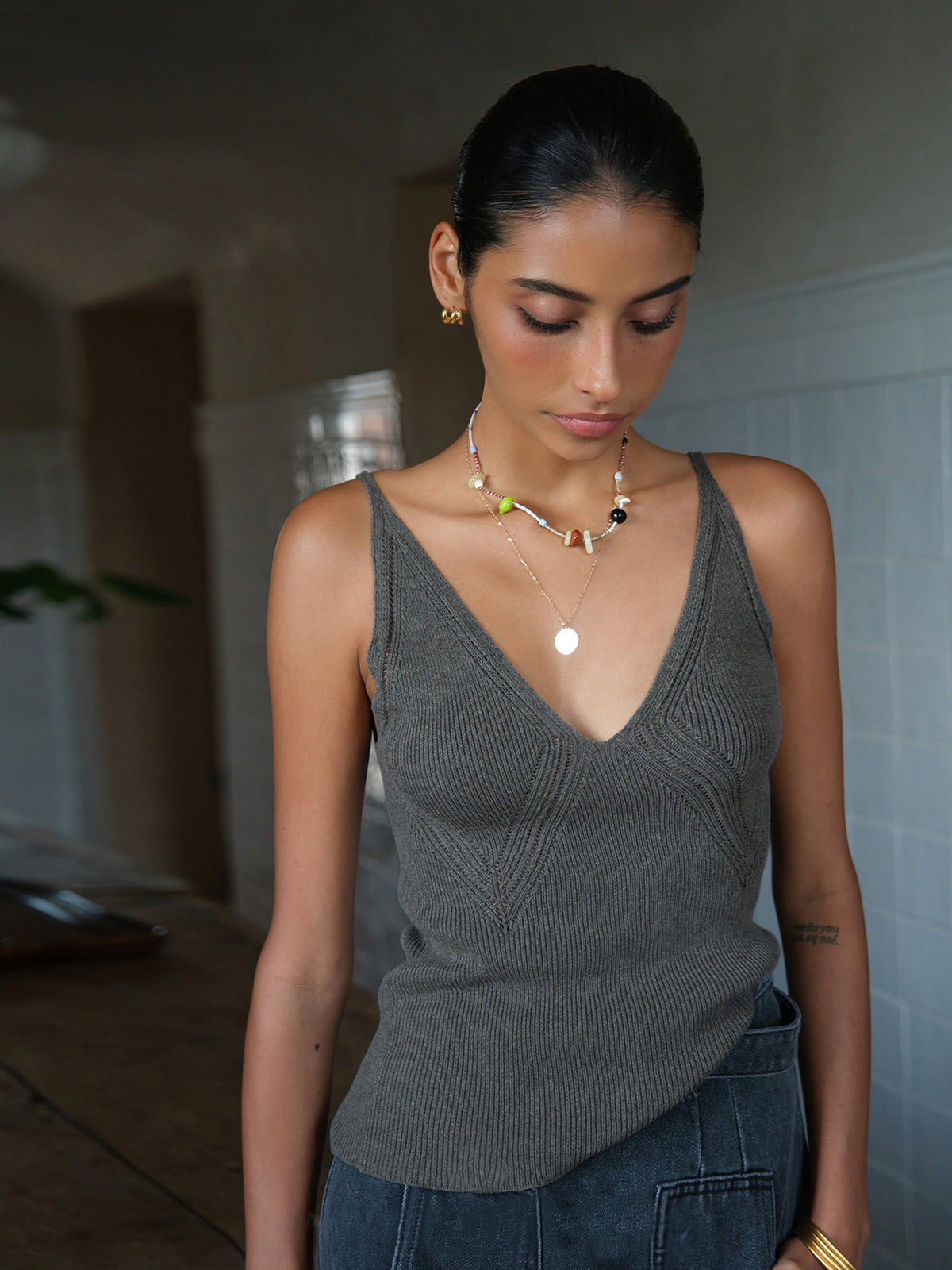 Ribbed Plain Sweater Vest-Chicvia