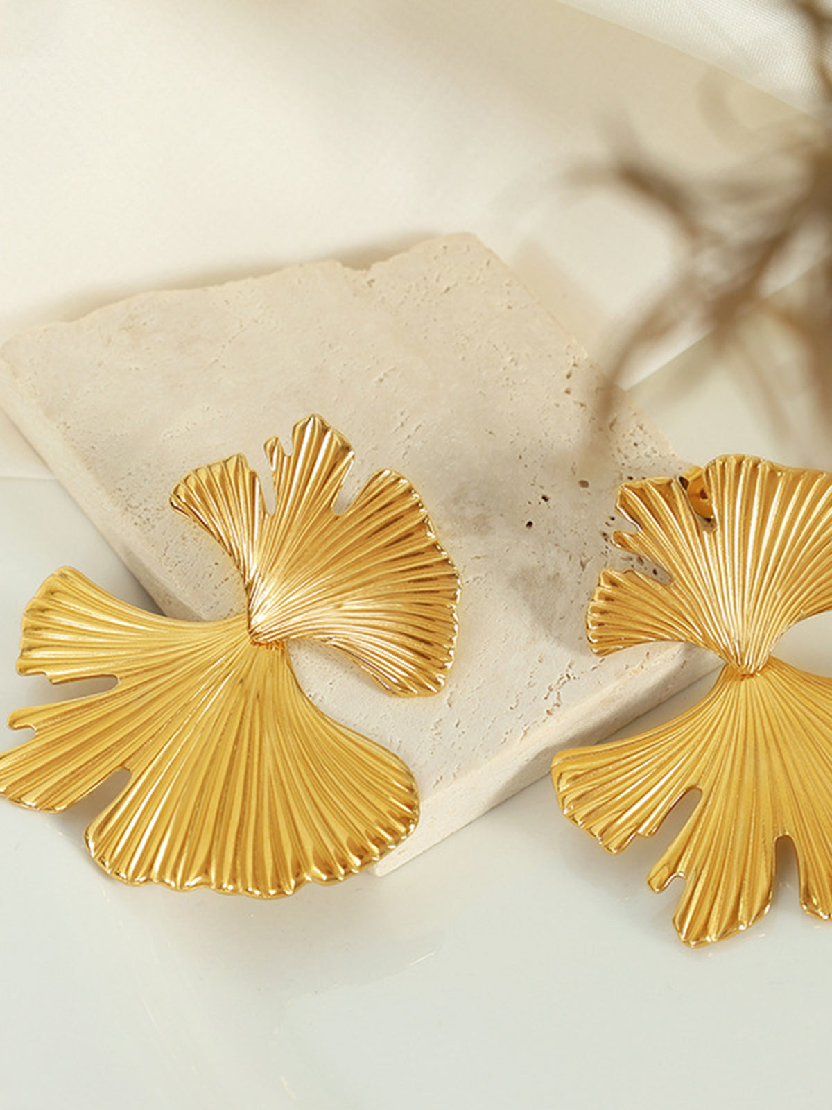 Ginkgo Leaf Ripple Earrings-Chicvia