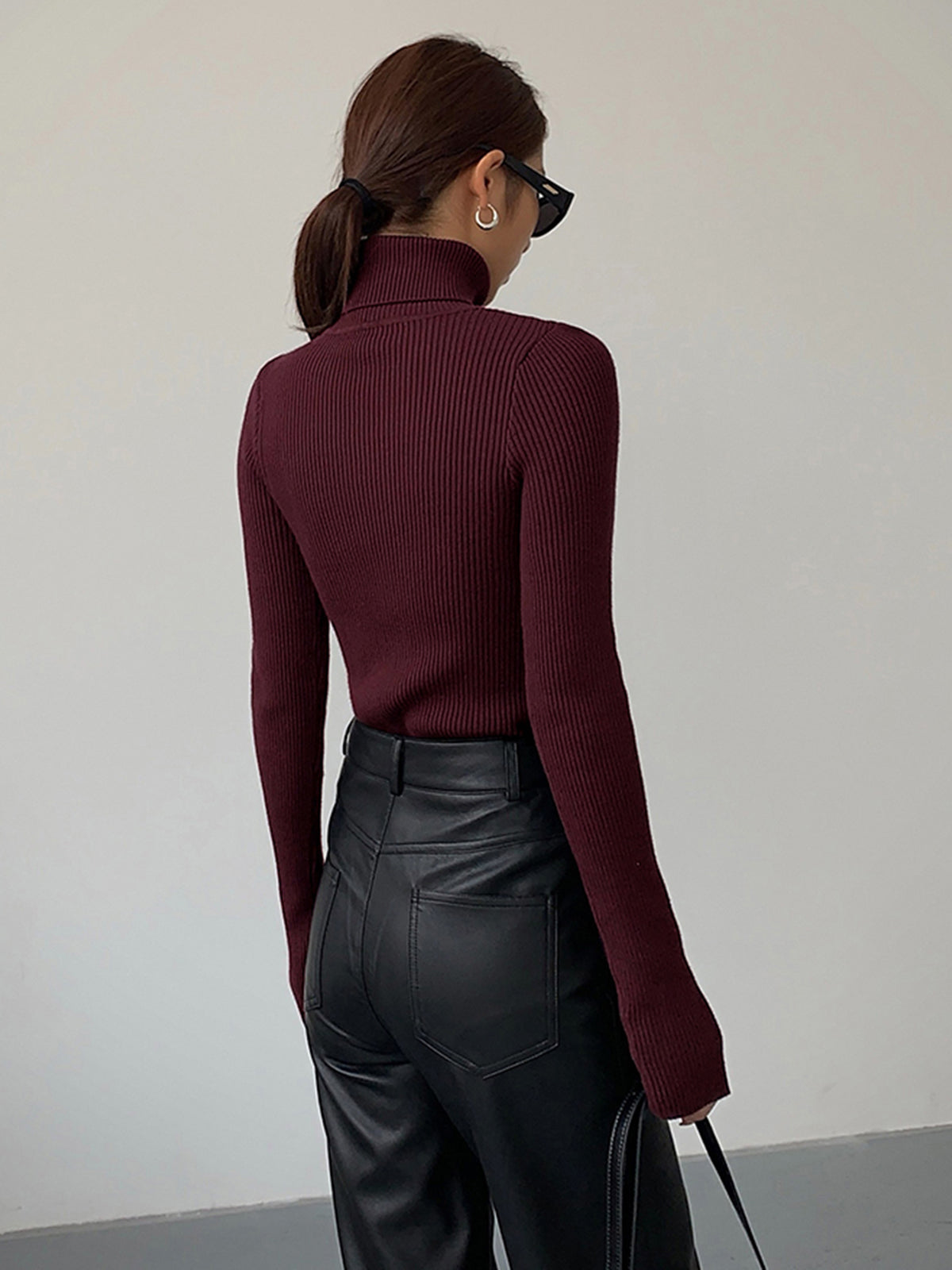 Minimalist Turtleneck Slim Knit Top-Chicvia