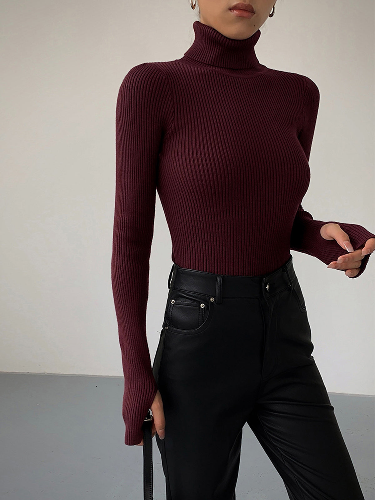 Minimalist Turtleneck Slim Knit Top-Chicvia