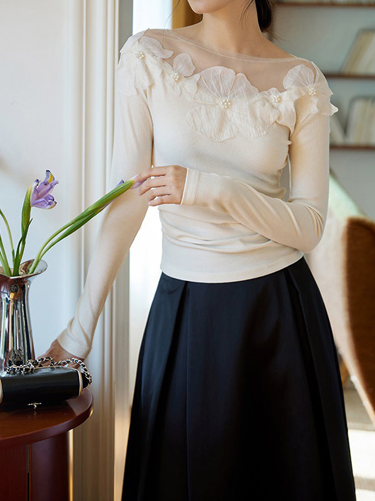 Floral-Decor Ribbed Slim T-Shirt-Chicvia