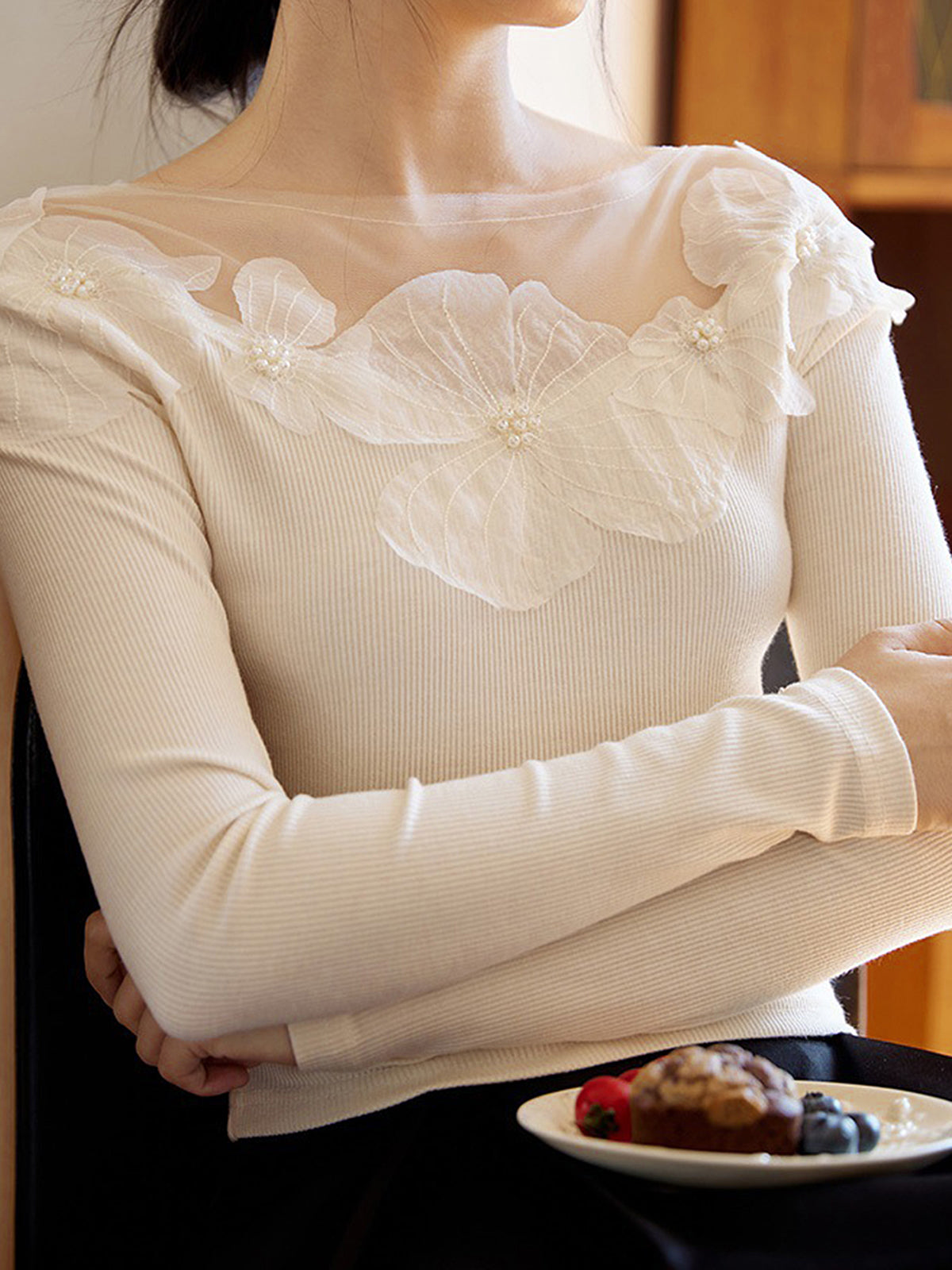 Floral-Decor Ribbed Slim T-Shirt-Chicvia