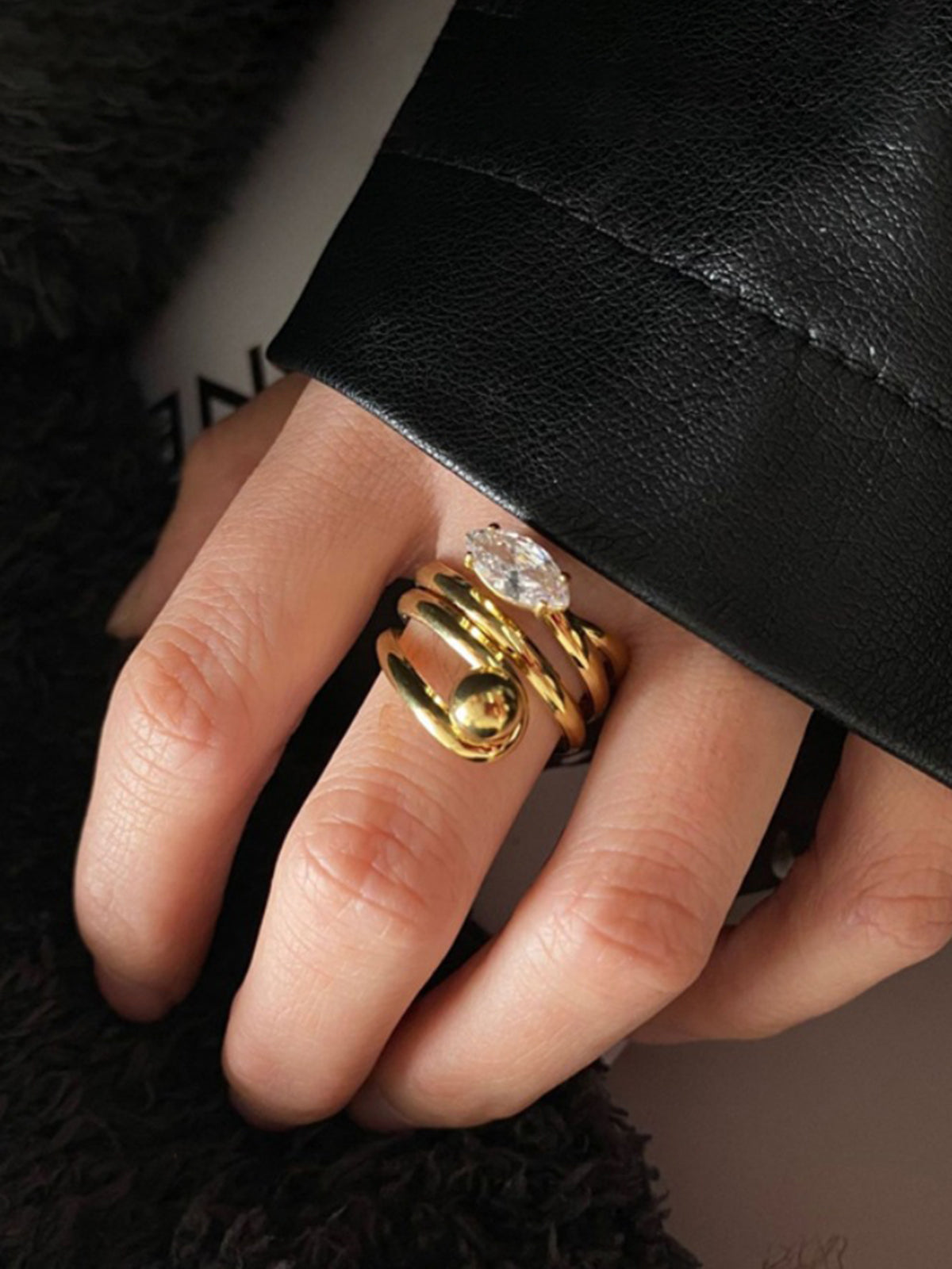 Elegant Twist Ring-Chicvia