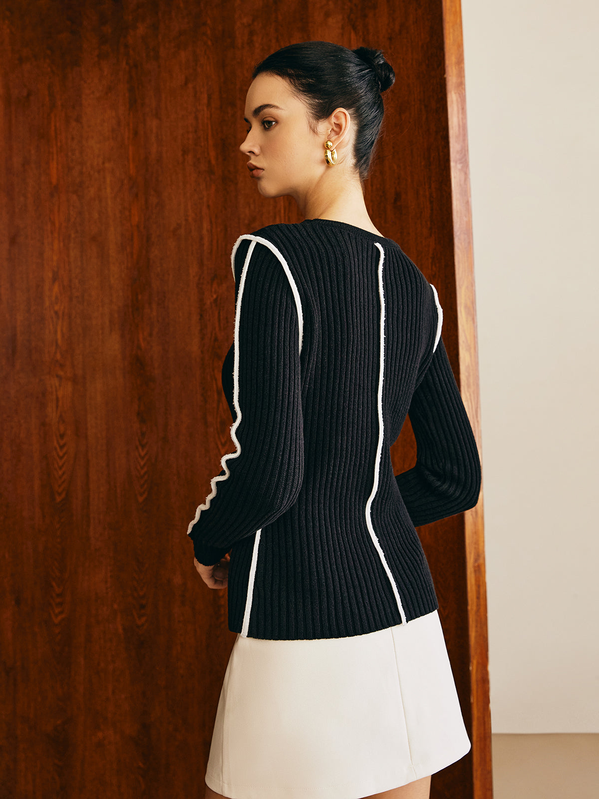 Contrast Piping Slim Knit Top-Chicvia