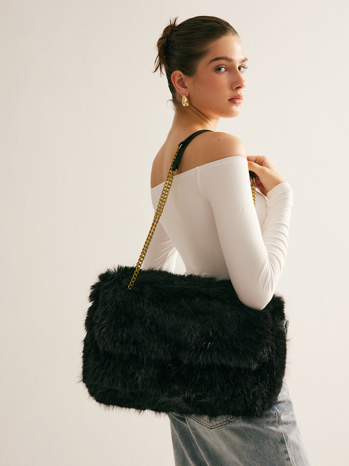 Large Capacity Fuzzy Flap Bag-Chicvia