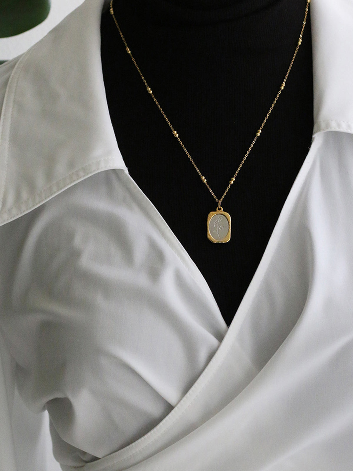Embossed Rose Square Pendant Necklace-Chicvia