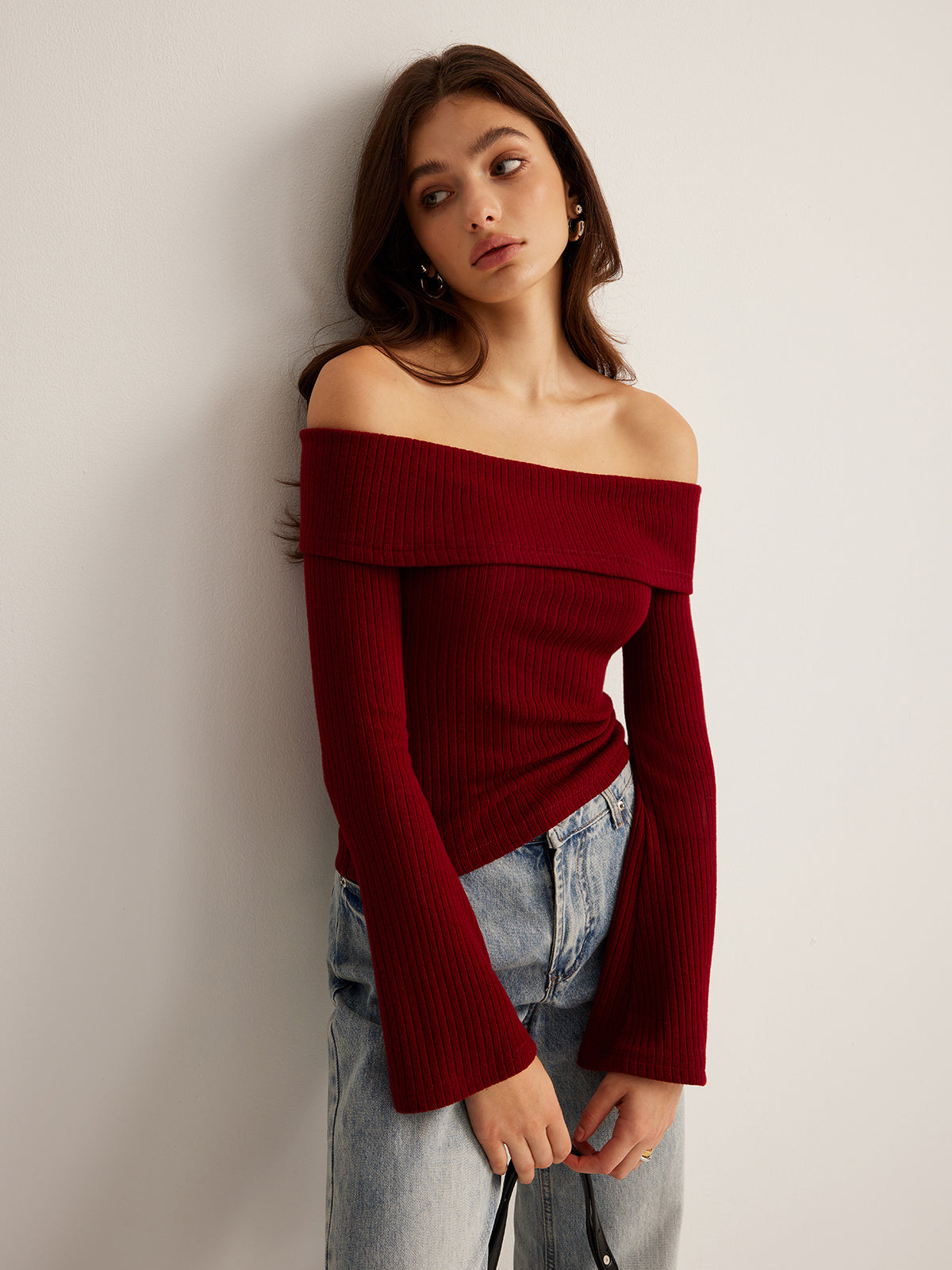 Off-Shoulder Ribbed Slim Top-Chicvia