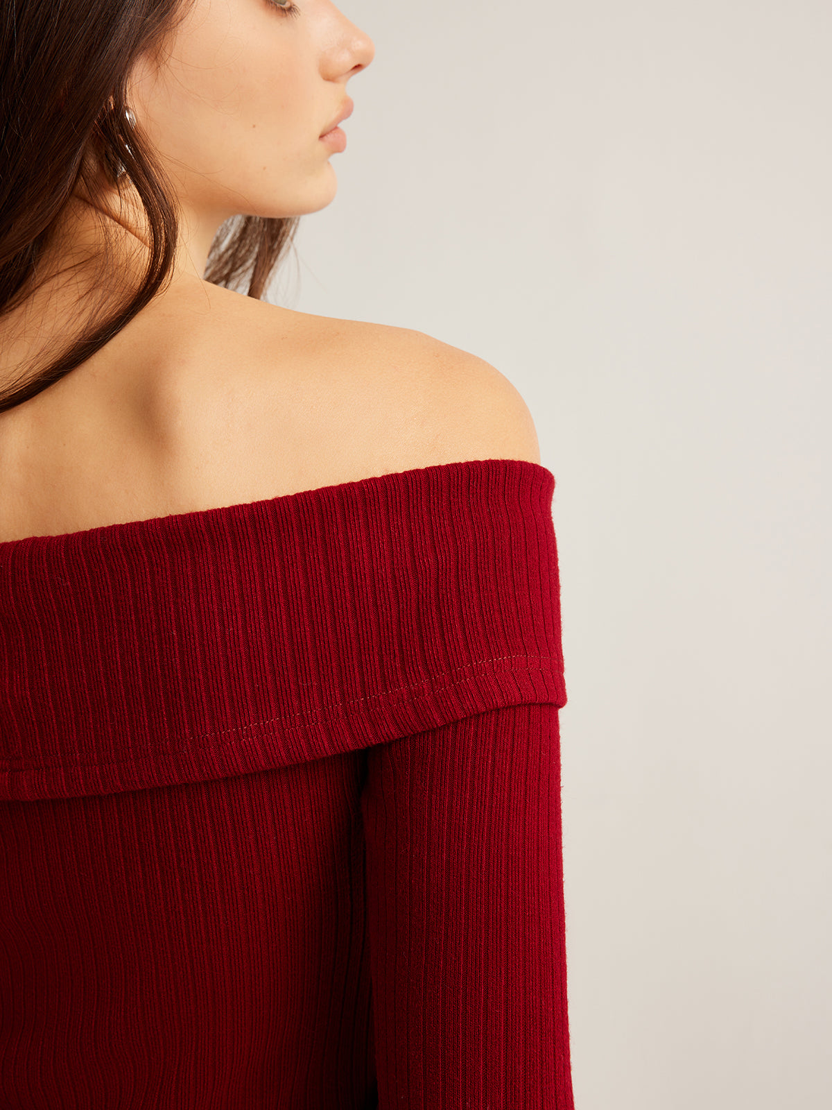 Off-Shoulder Ribbed Slim Top-Chicvia