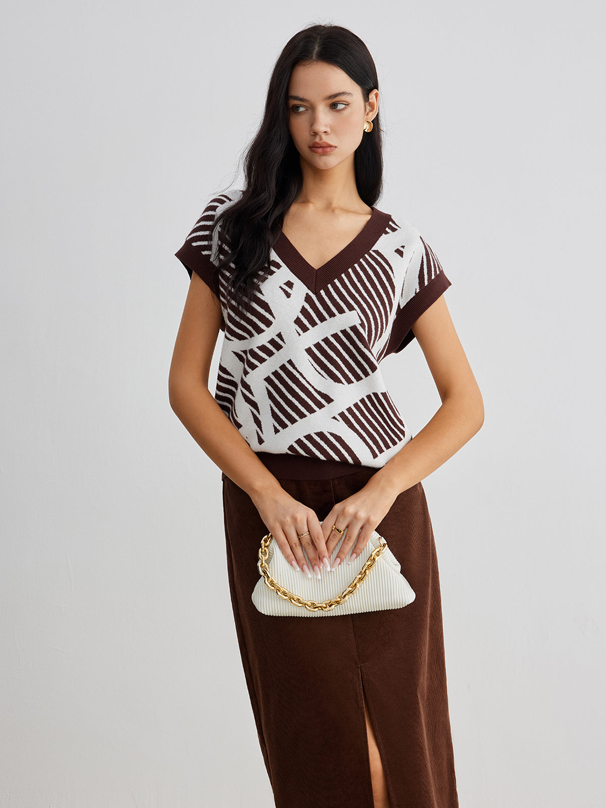 Geometric Contrast Striped Sweater Vest-Chicvia