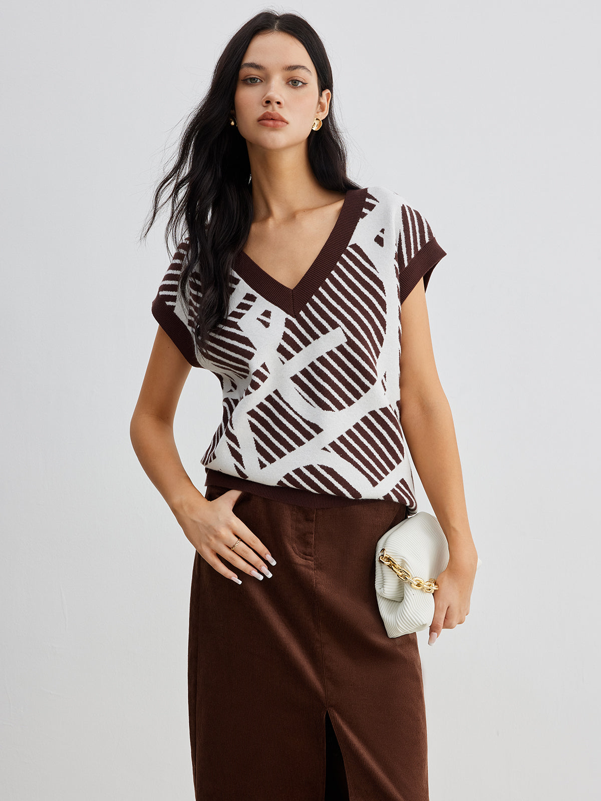 Geometric Contrast Striped Sweater Vest-Chicvia