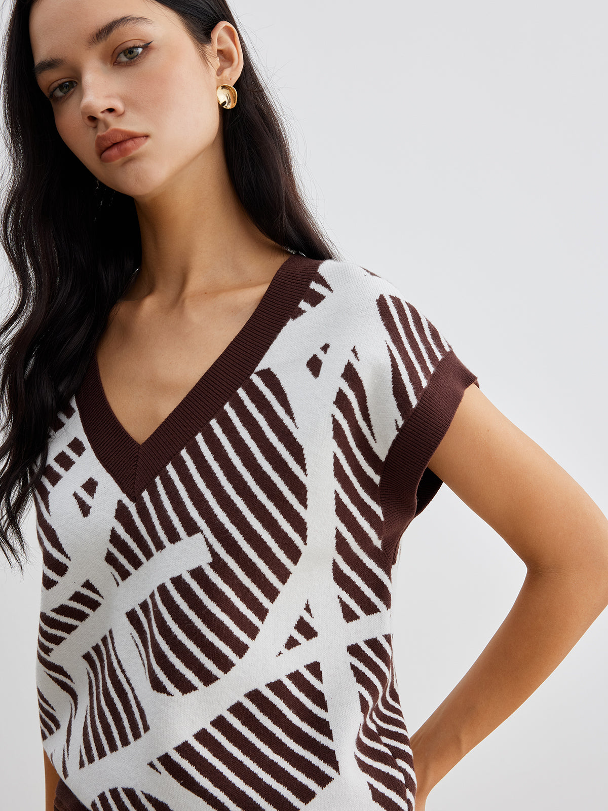 Geometric Contrast Striped Sweater Vest-Chicvia