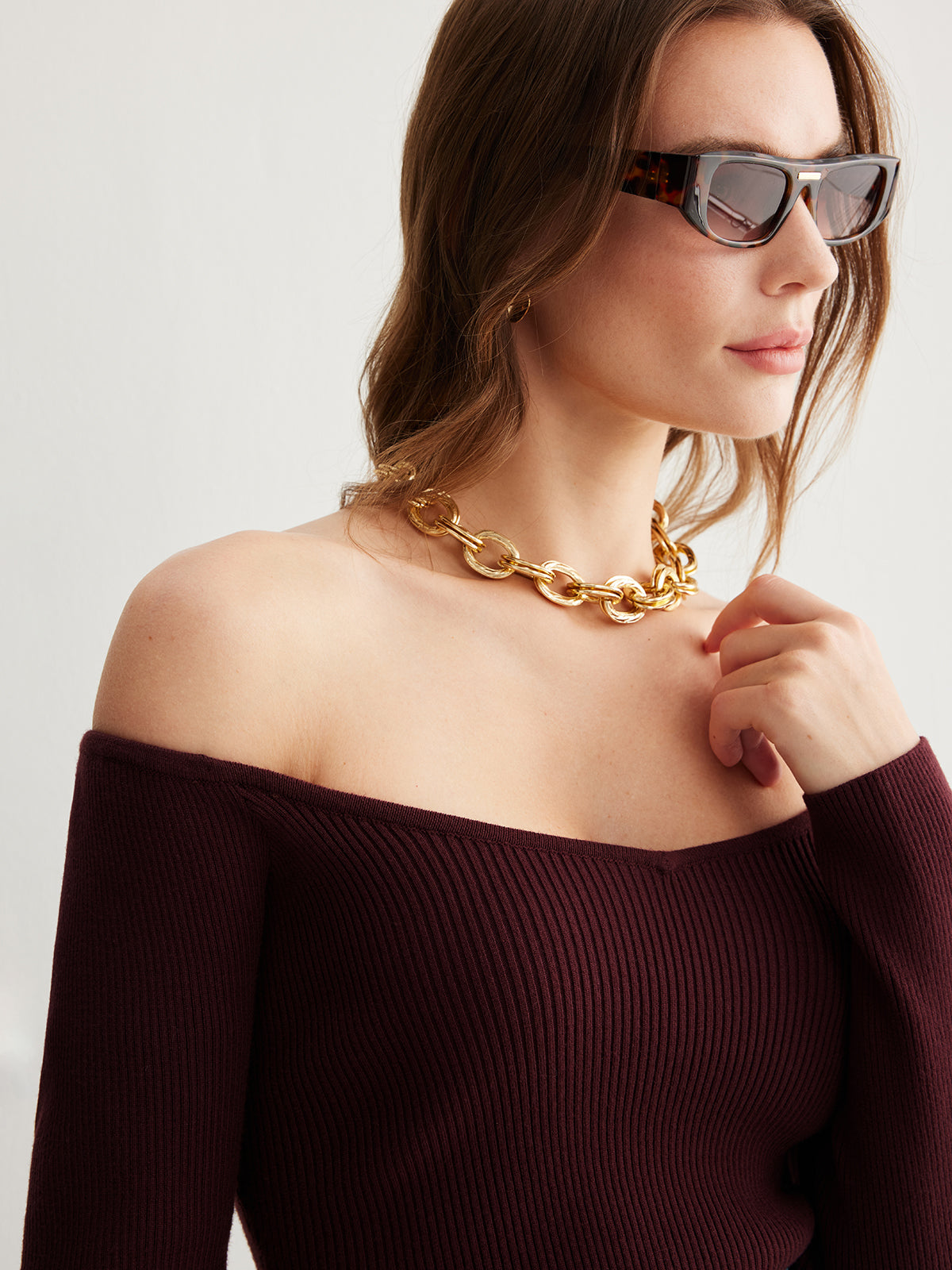 Cold-Shoulder Skinny Sweater-Chicvia