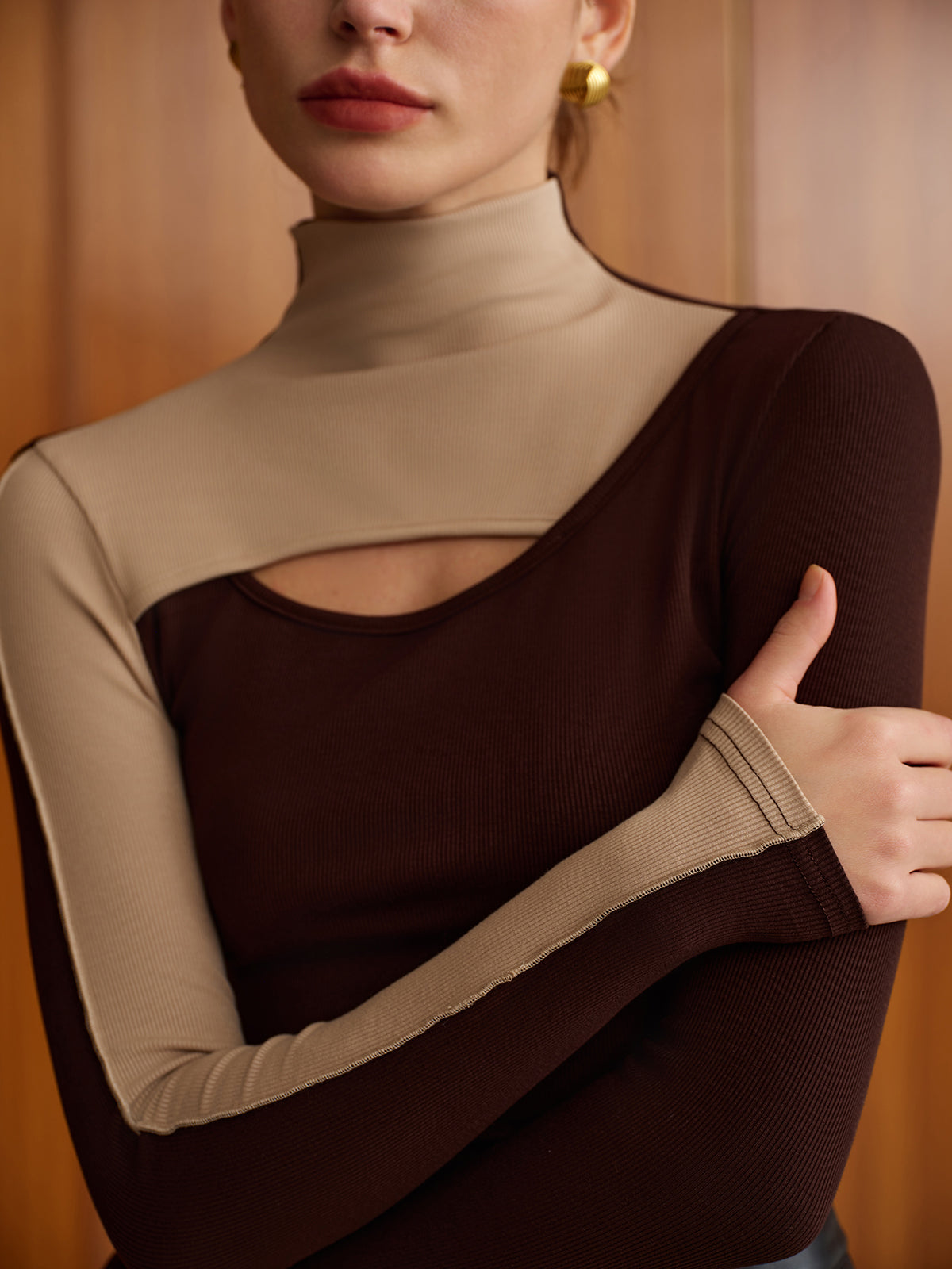 Cutout Color Block Top-Chicvia