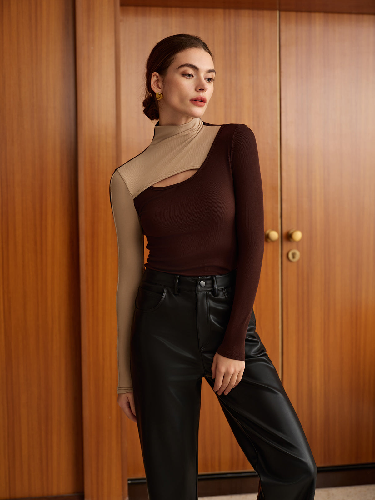 Cutout Color Block Top-Chicvia