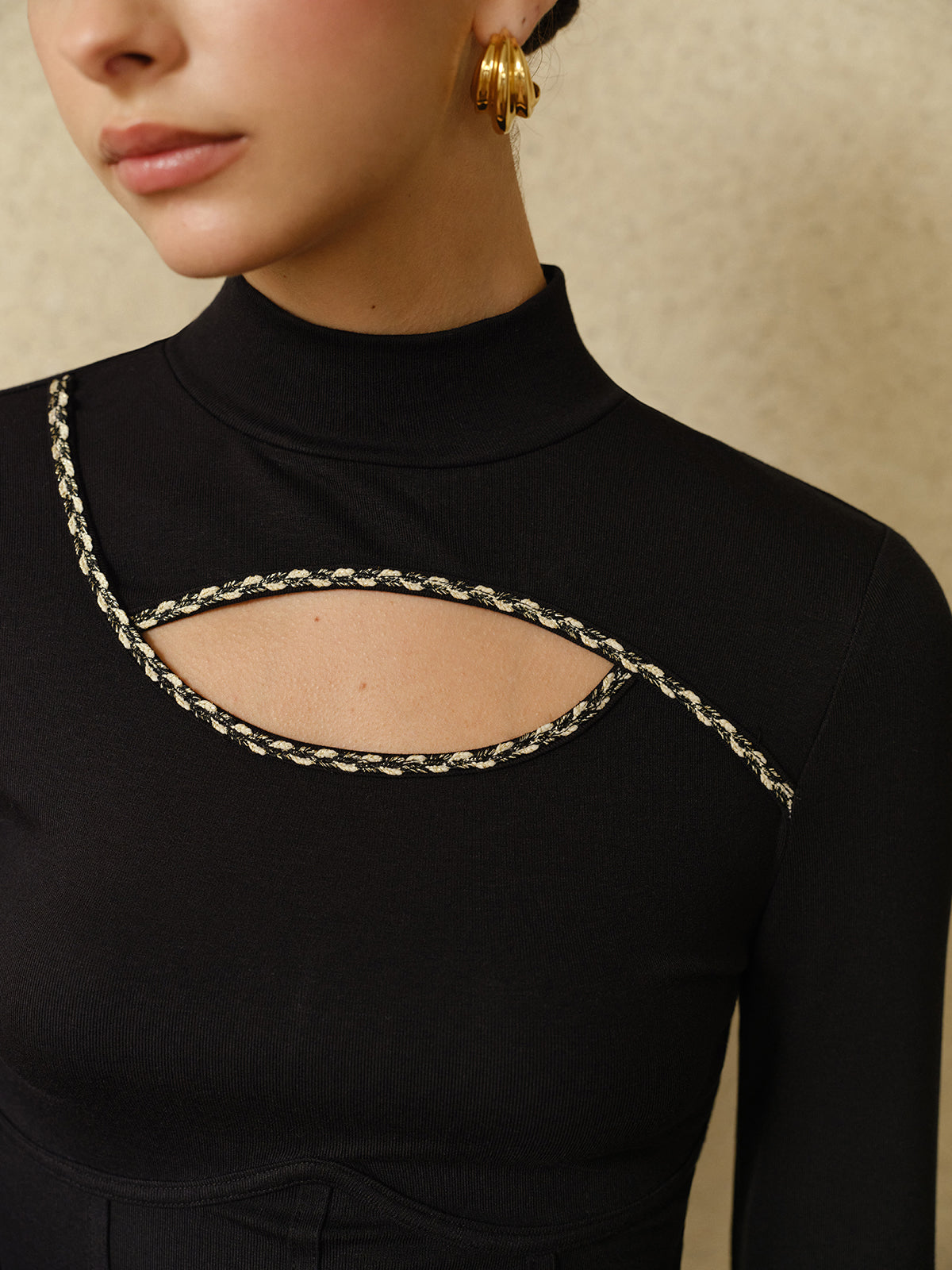 Contrast Trim Cutout Piping Top-Chicvia